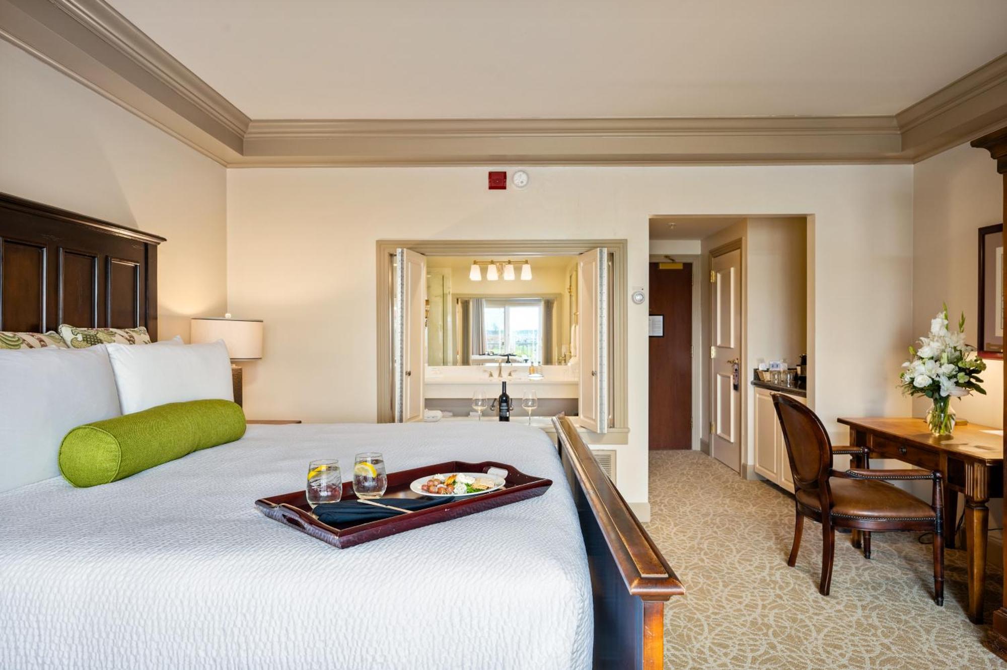 Deluxe King Room,1584560305:JPEG