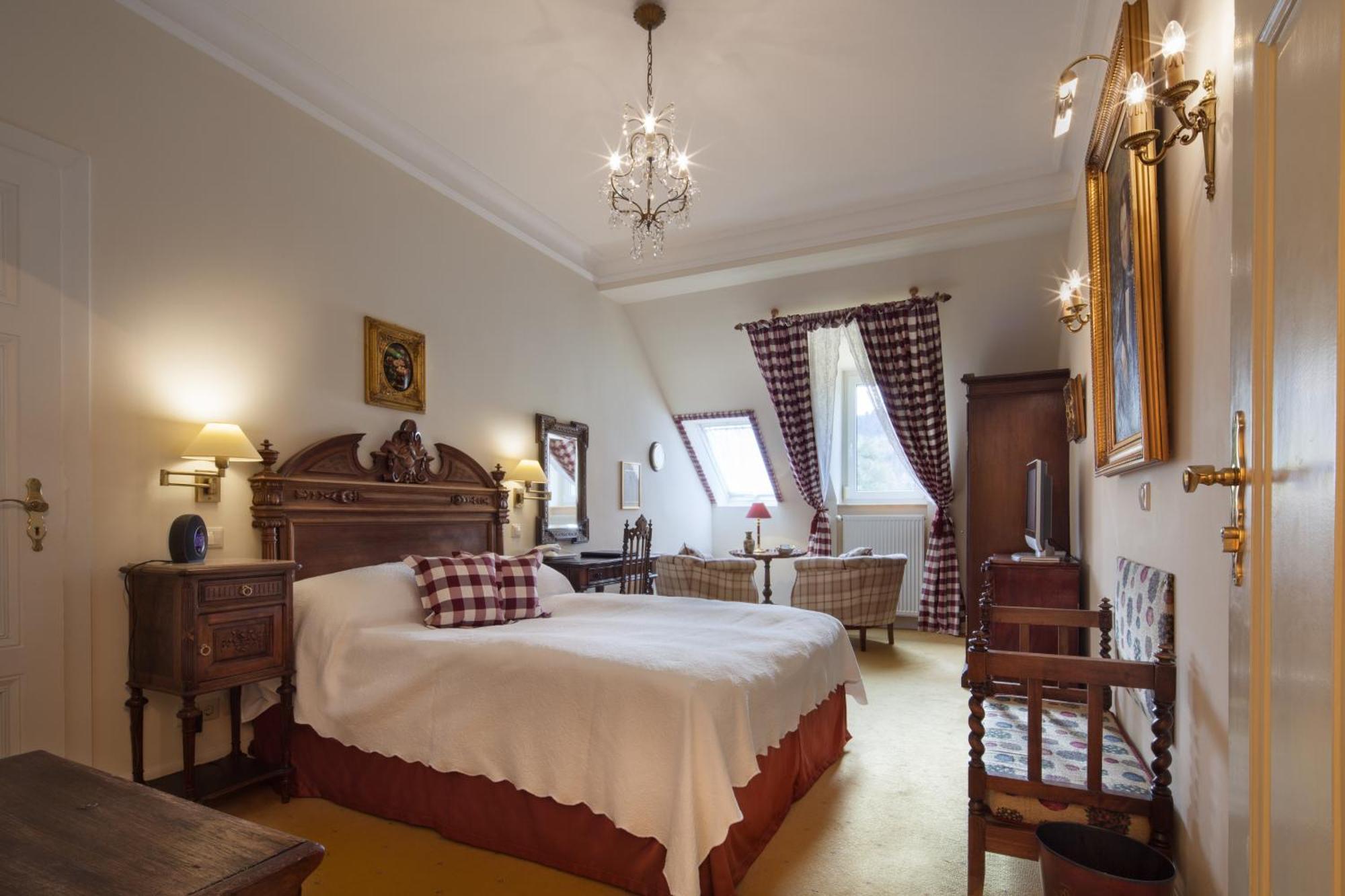 Single Room,1212165427:JPEG