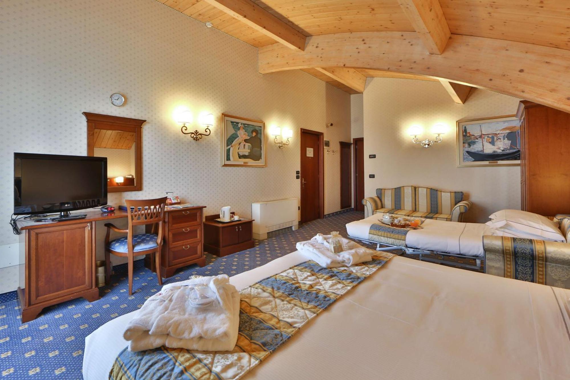 Junior King Suite Sofa Bed,1709917541:JPEG