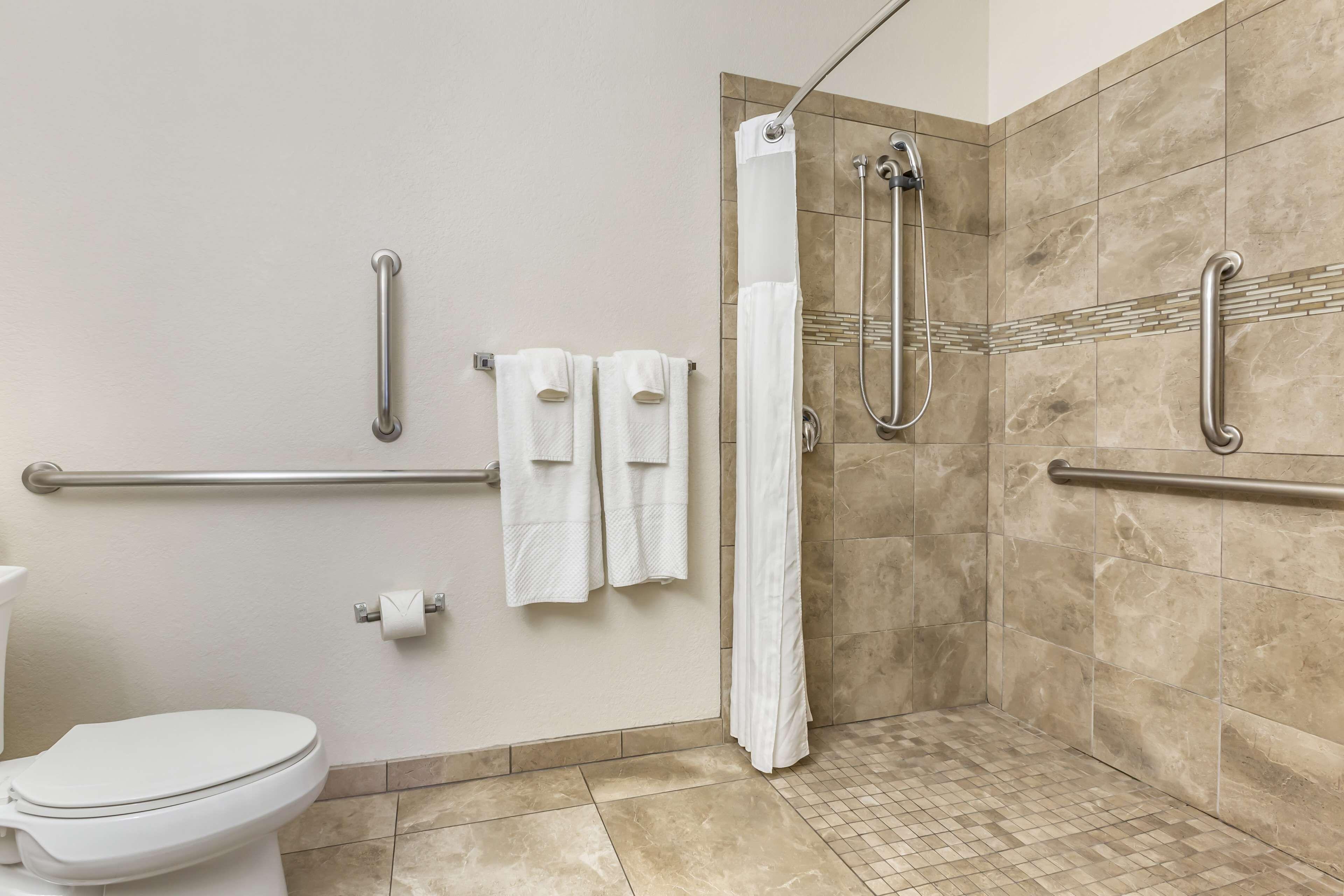 2 BEDROOM 1 KING 1 QUEEN SUITE ROLL SHOWER,1709939849:JPEG