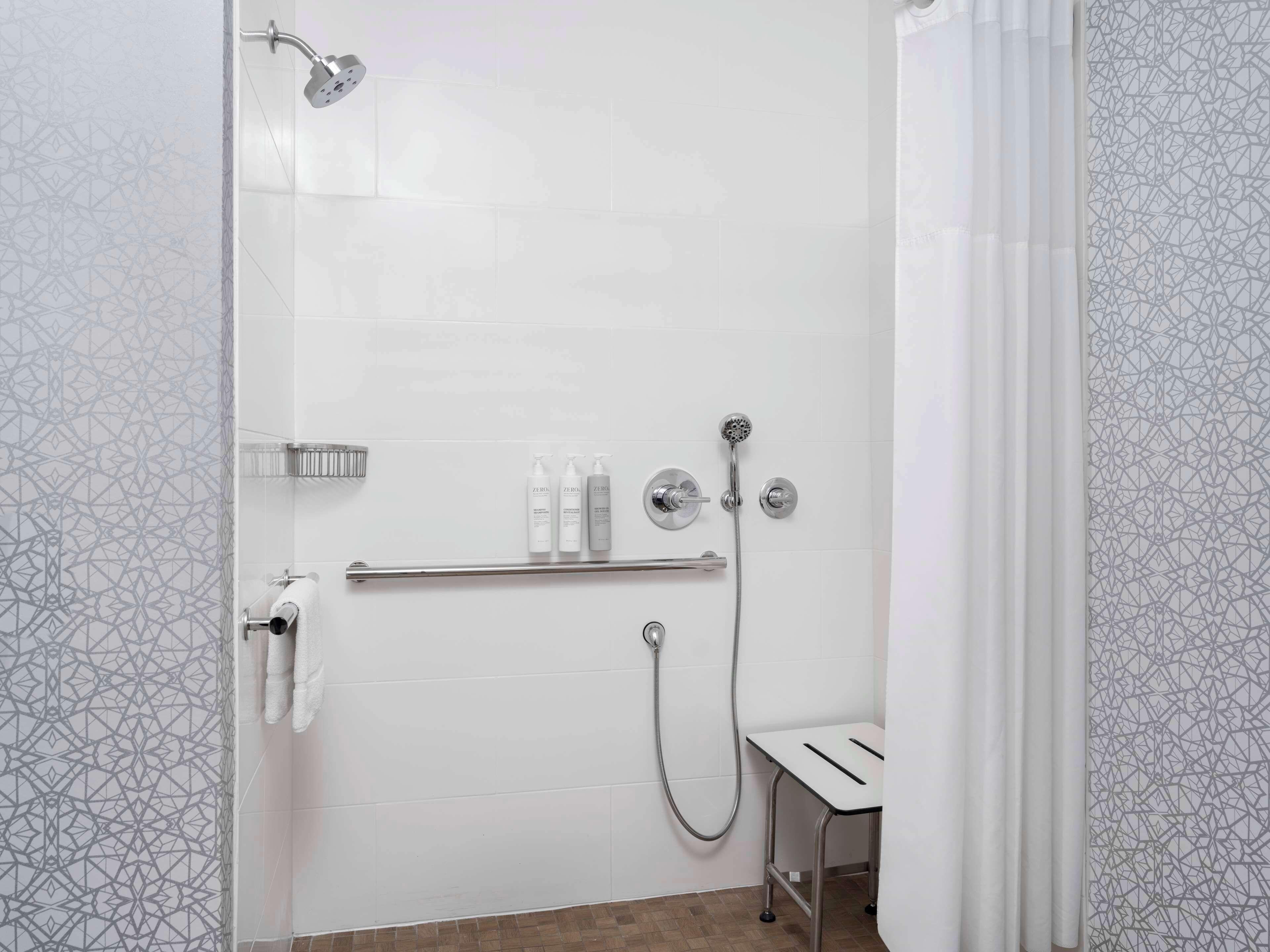 King Room Tub Mobility Access or Non-Smoking,1593654818:JPEG