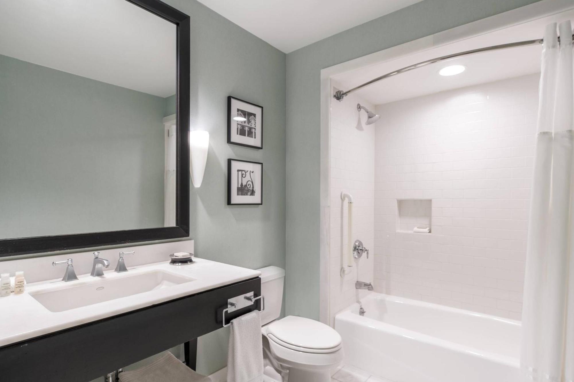 Queen Guest Room