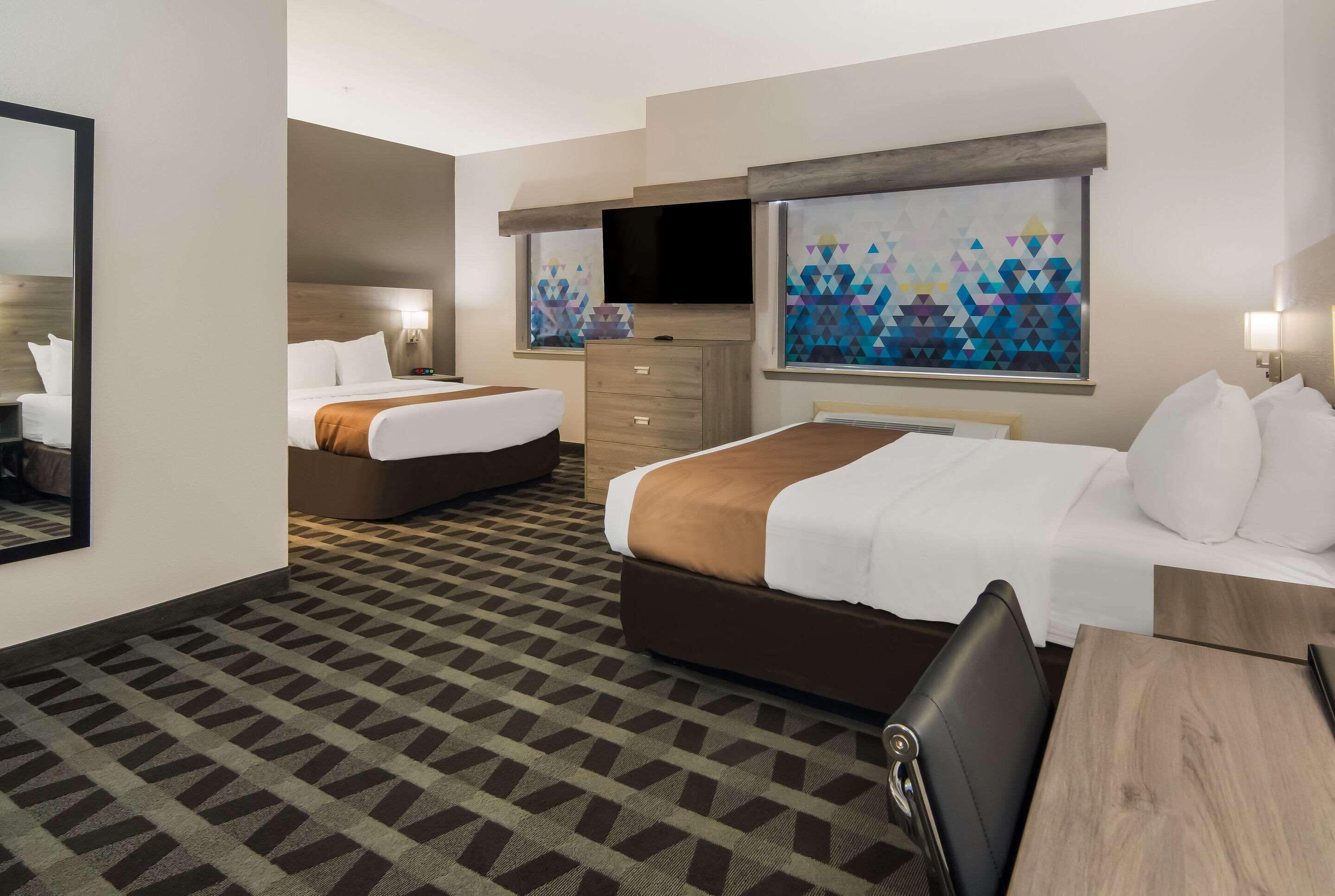 Queen Suite Two Queen Beds Non-Smoking
