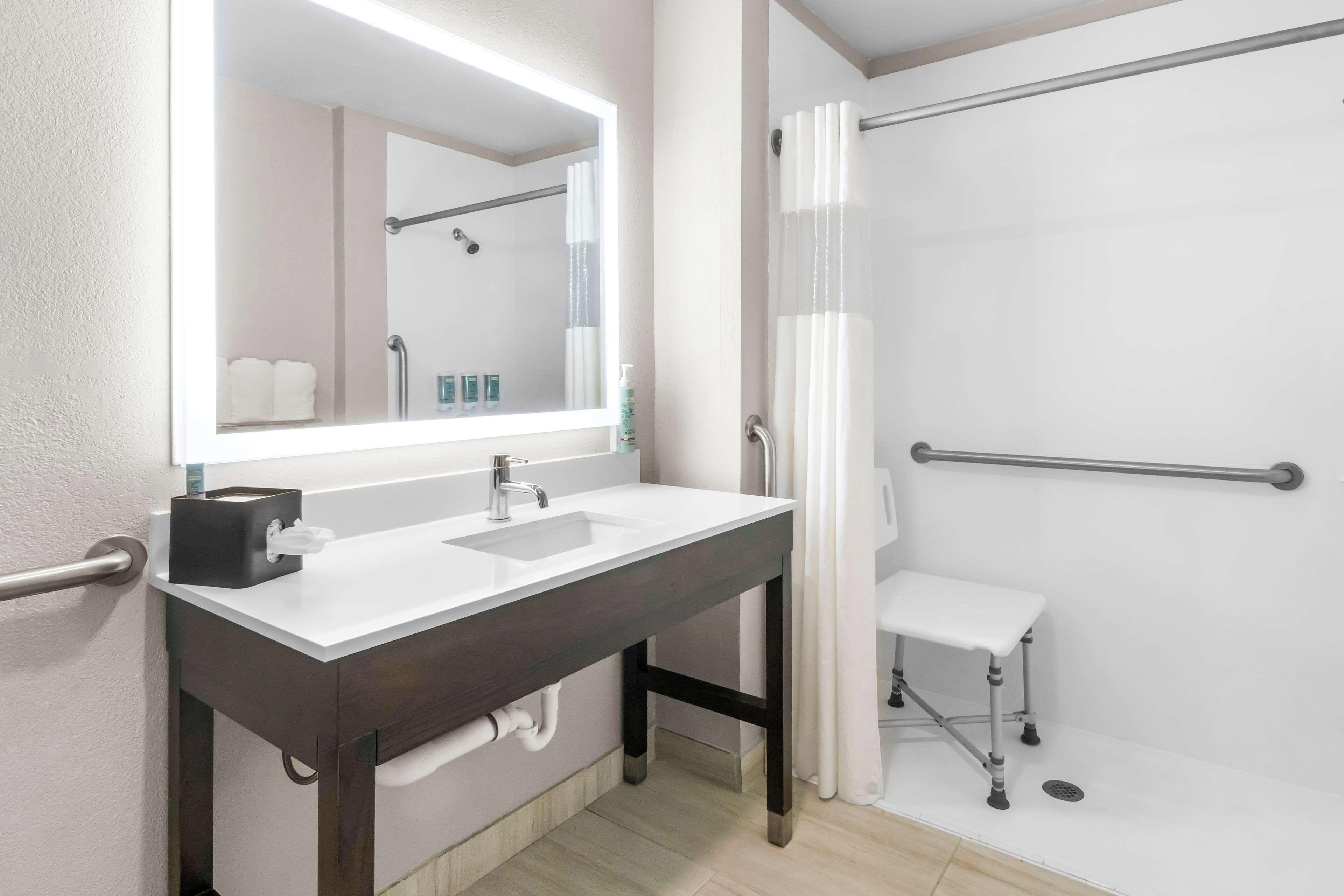 King Room Walk Shower Mobility Access,1709955374:JPEG