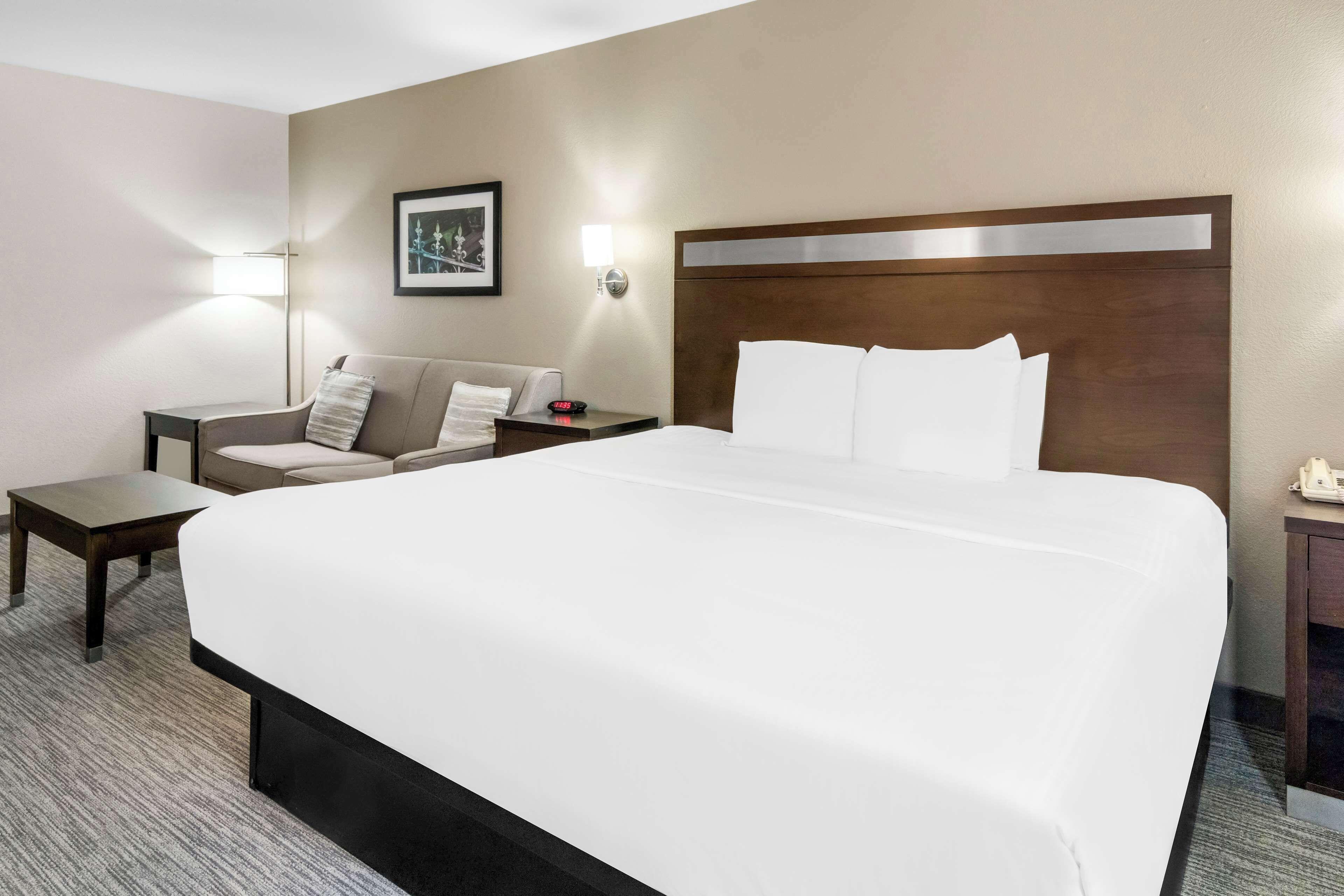 King Suite with Walk-In Shower and Sofa Bed - Disability Access/Non-Smoking