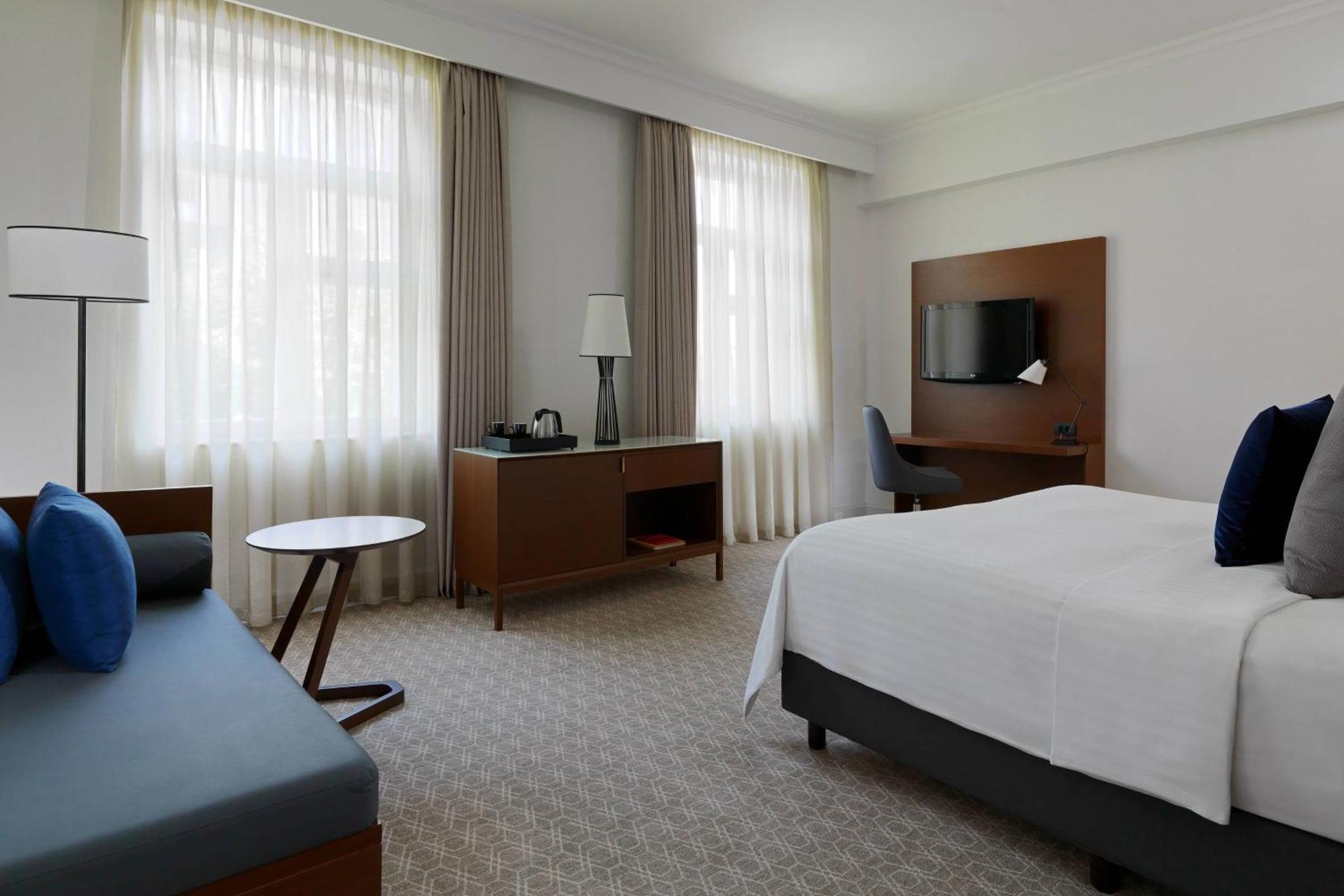 Superior Deluxe Guest room 1 King