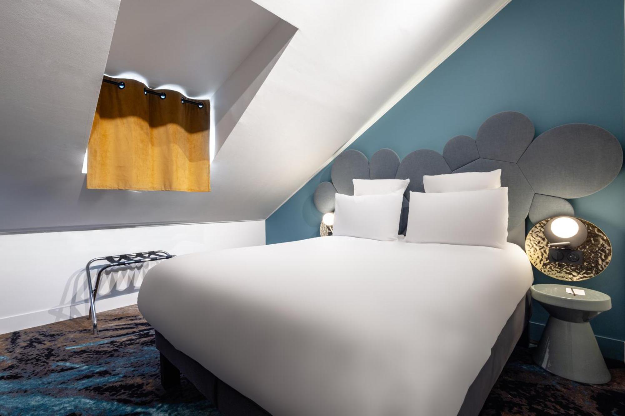 Classic Attic Room Double Bed,1598394321:JPEG