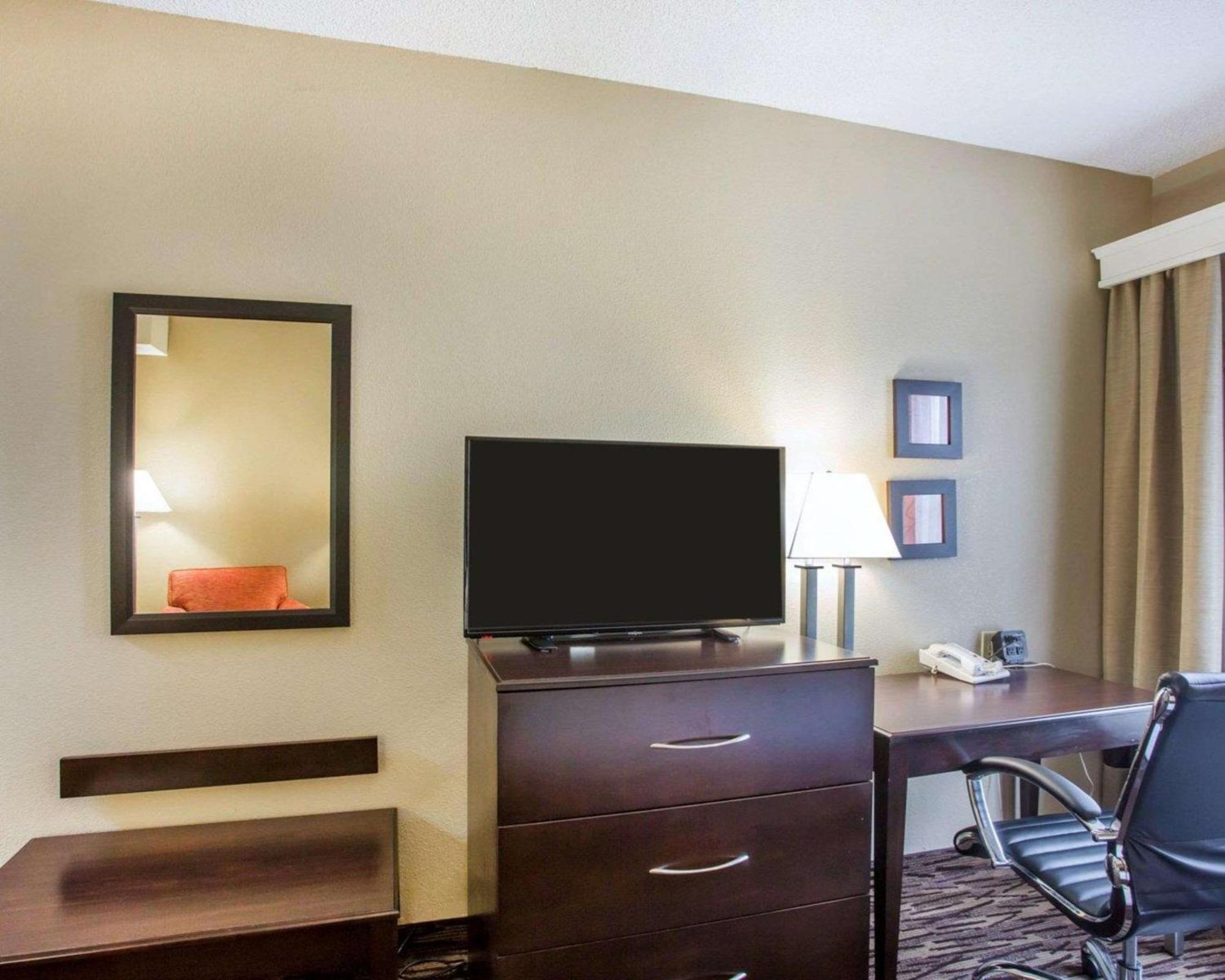 Queen Suite Two Queen Beds Disability Access or Non-Smoking