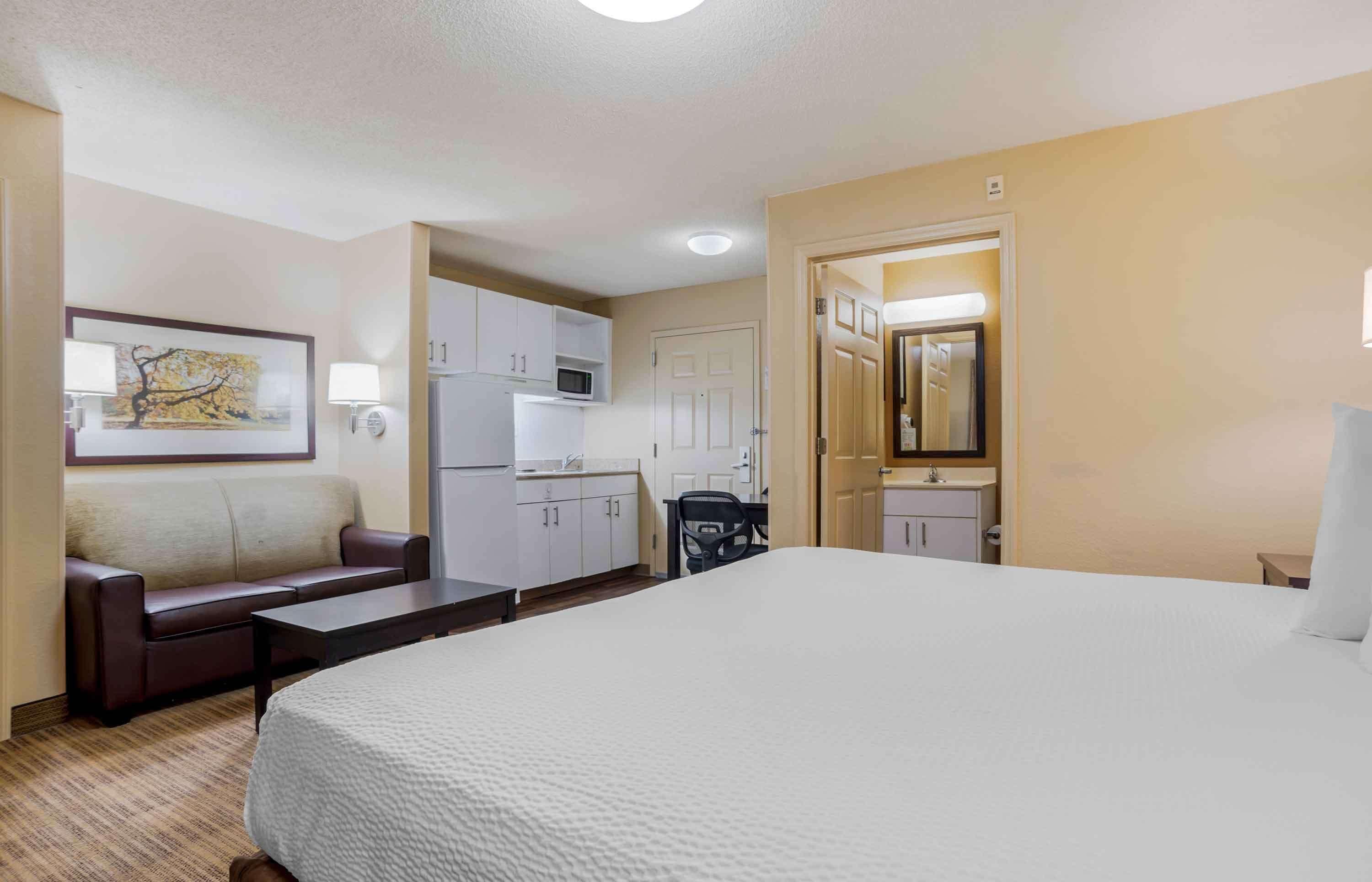 Deluxe Studio One King Bed Non-Smoking