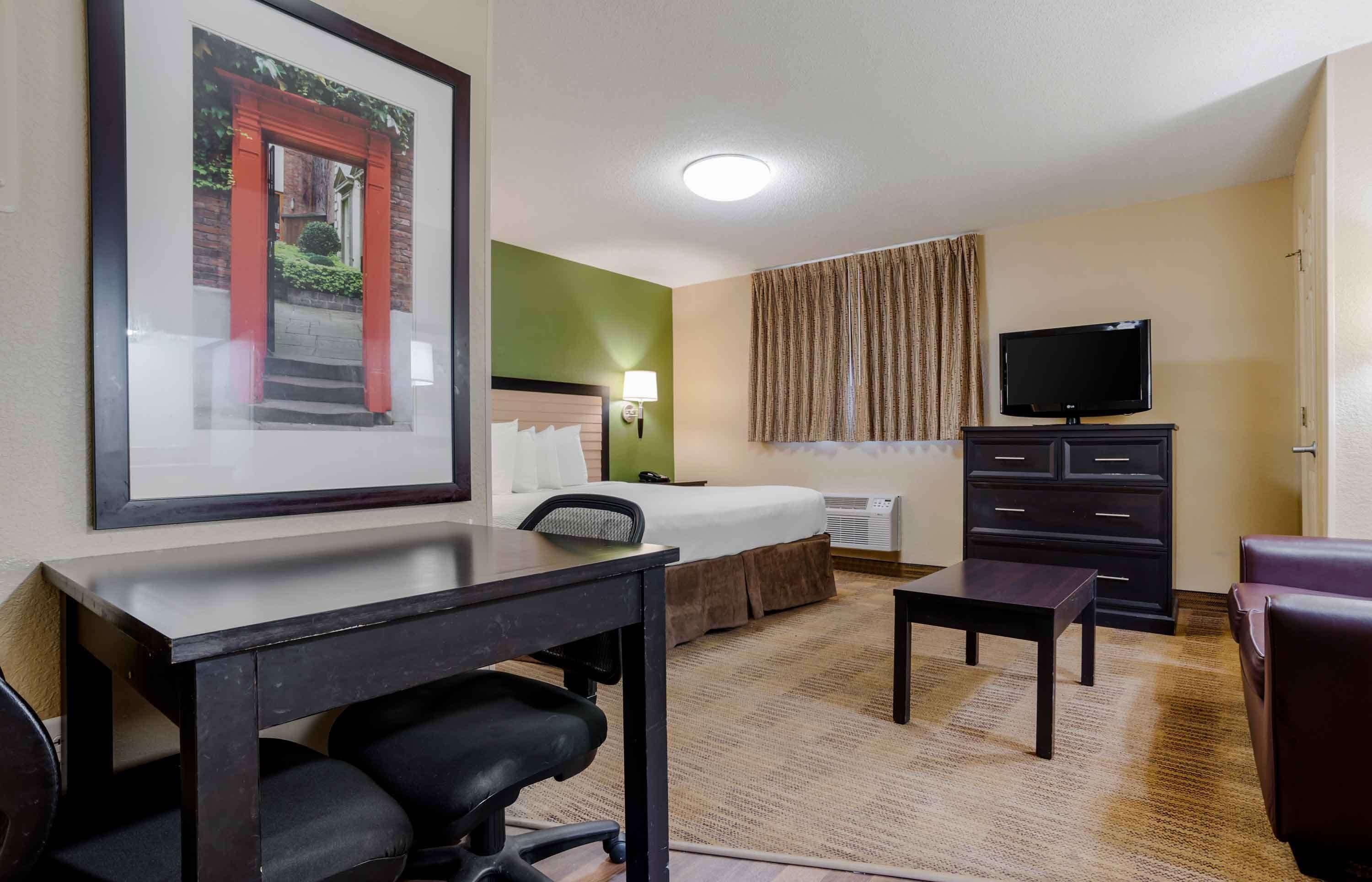 Deluxe Studio One King Bed Non-Smoking
