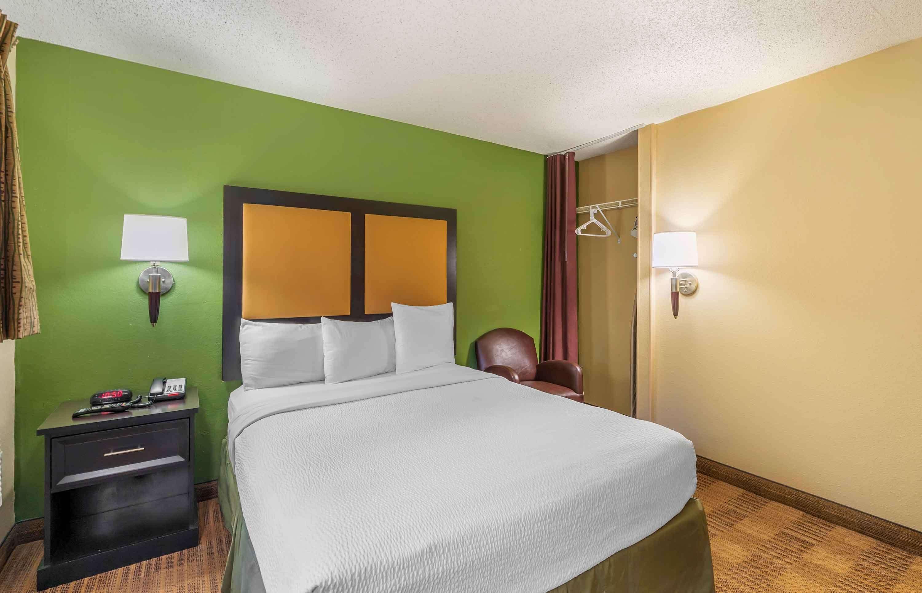 Queen Studio One Queen Bed Disability Access or Non-Smoking