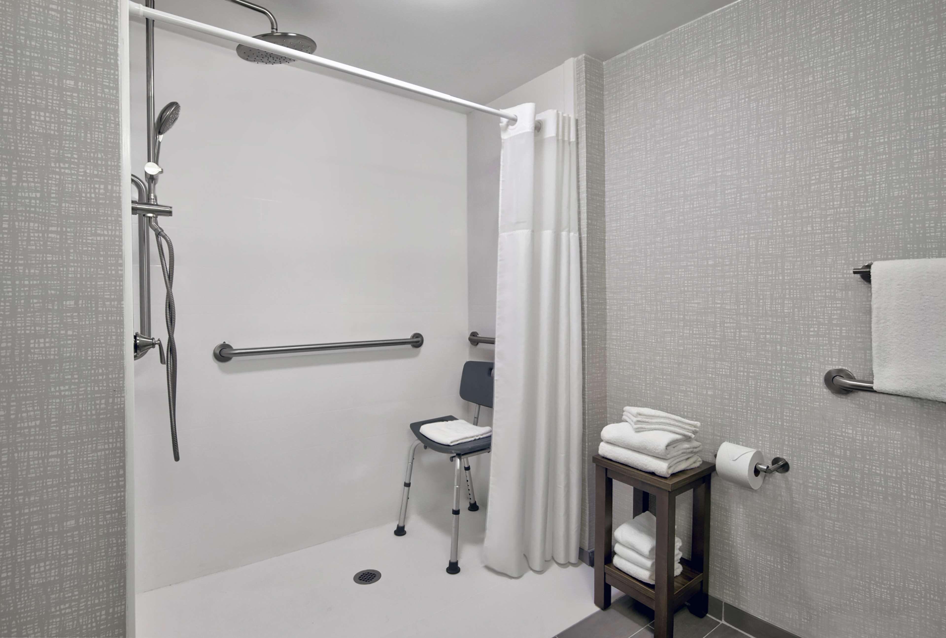 Queen Room Two Queen Beds Mobility Hearing Access or Non-Smoking