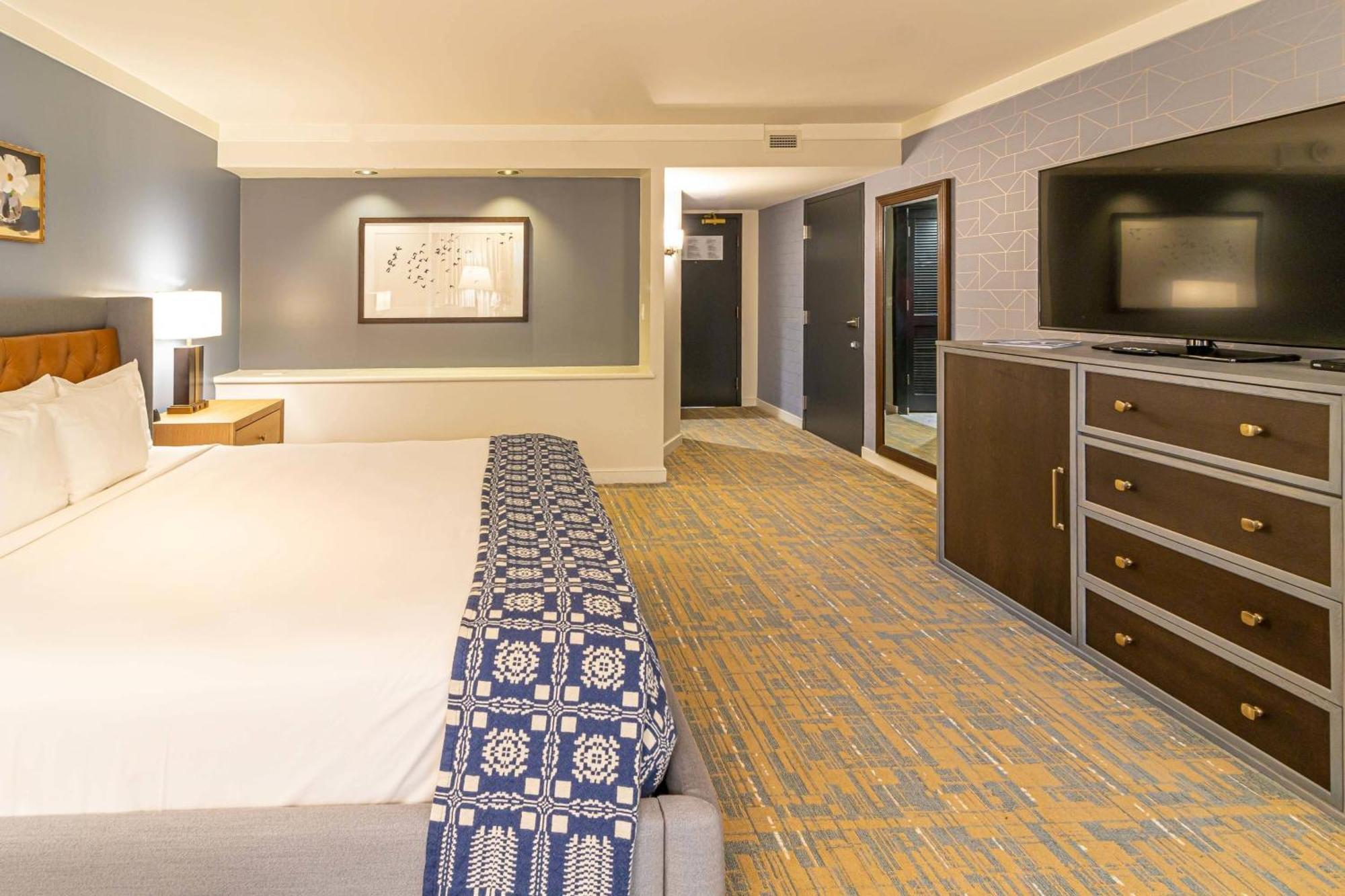 Deluxe King Room