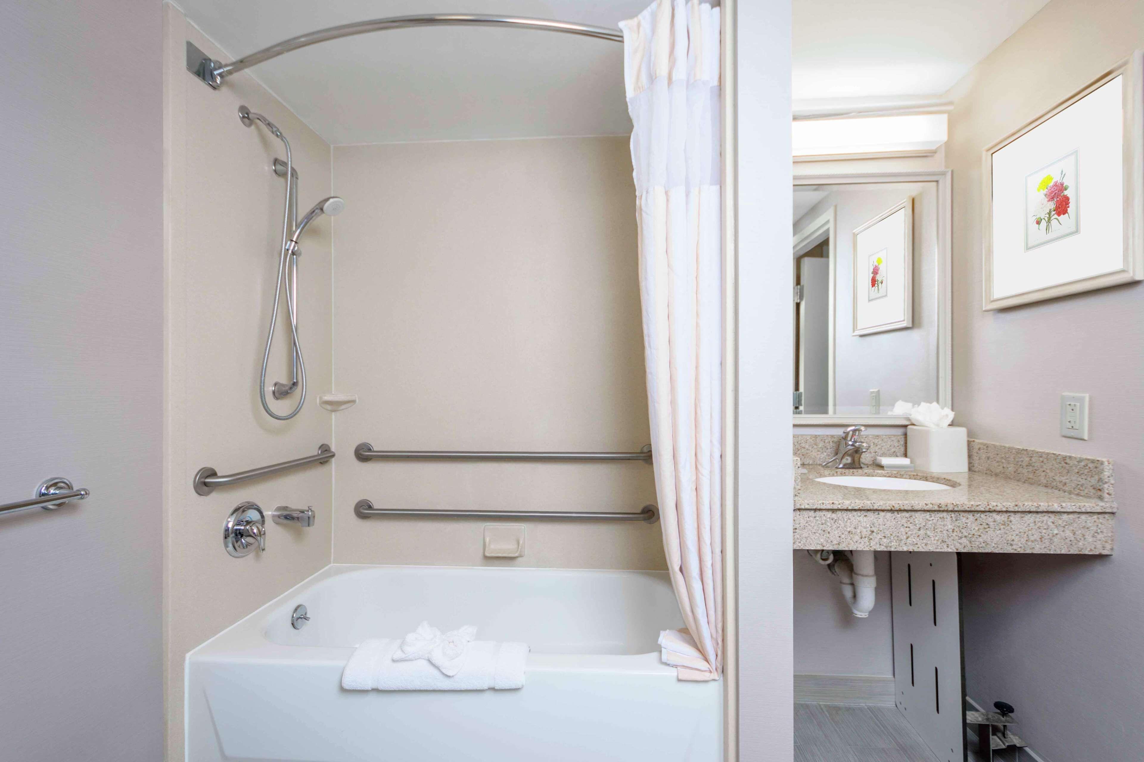 Queen Room Two Queen Beds Accessible Tub Mobility Access