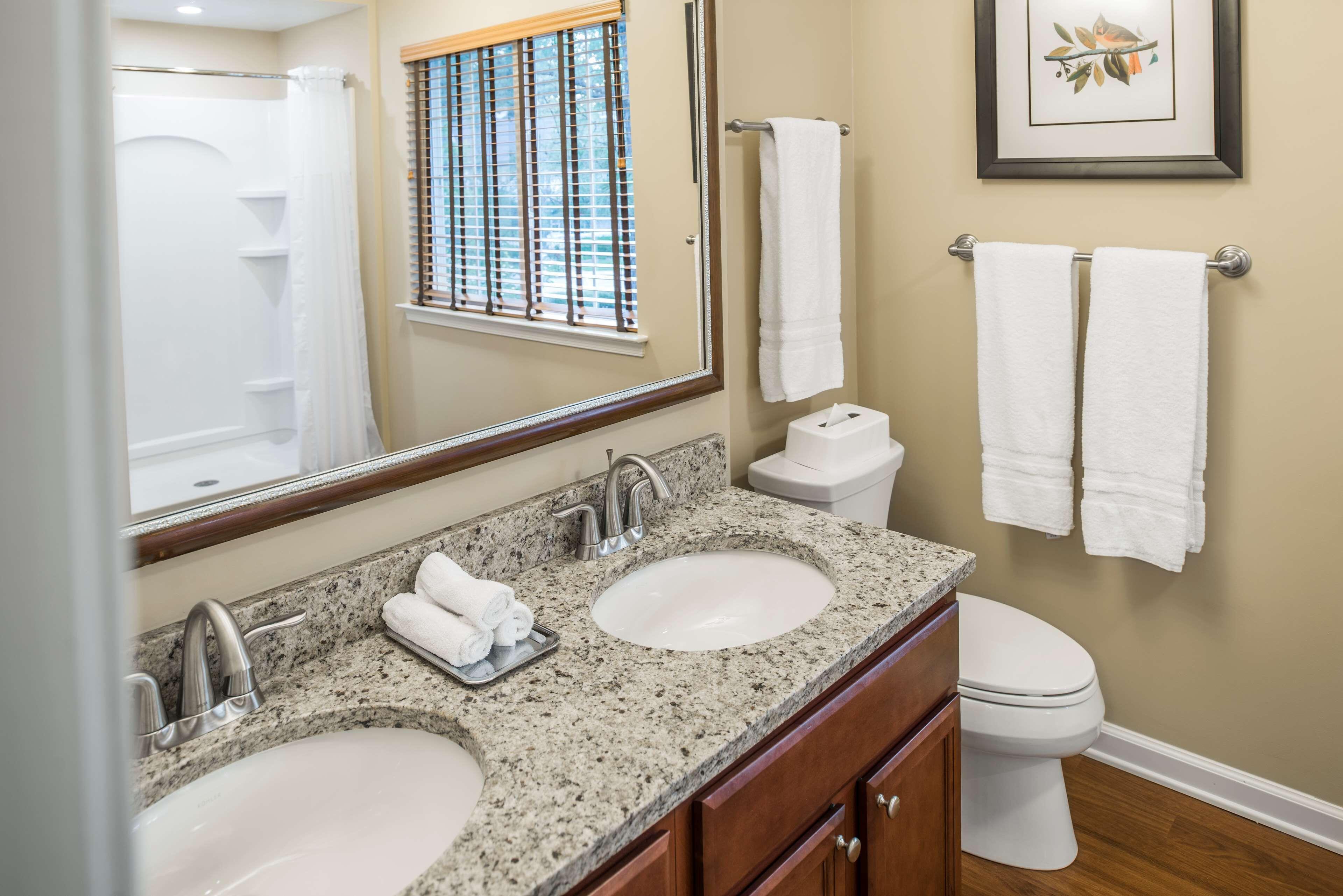 Two-Bedroom Suite One King Bed One Queen Bed Upstairs,1551397606:JPEG