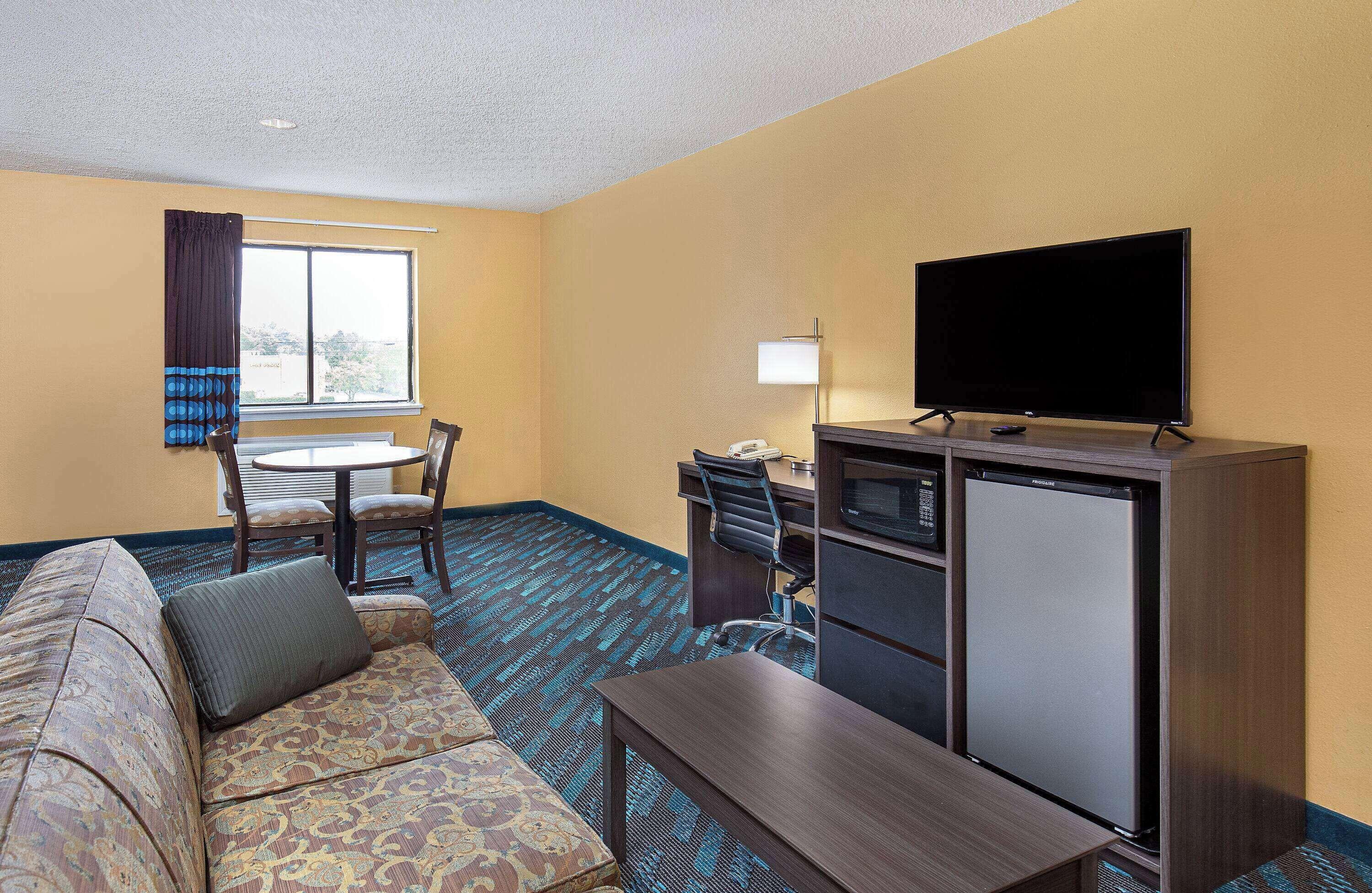 Queen Studio Suite Two Queen Beds Smoking