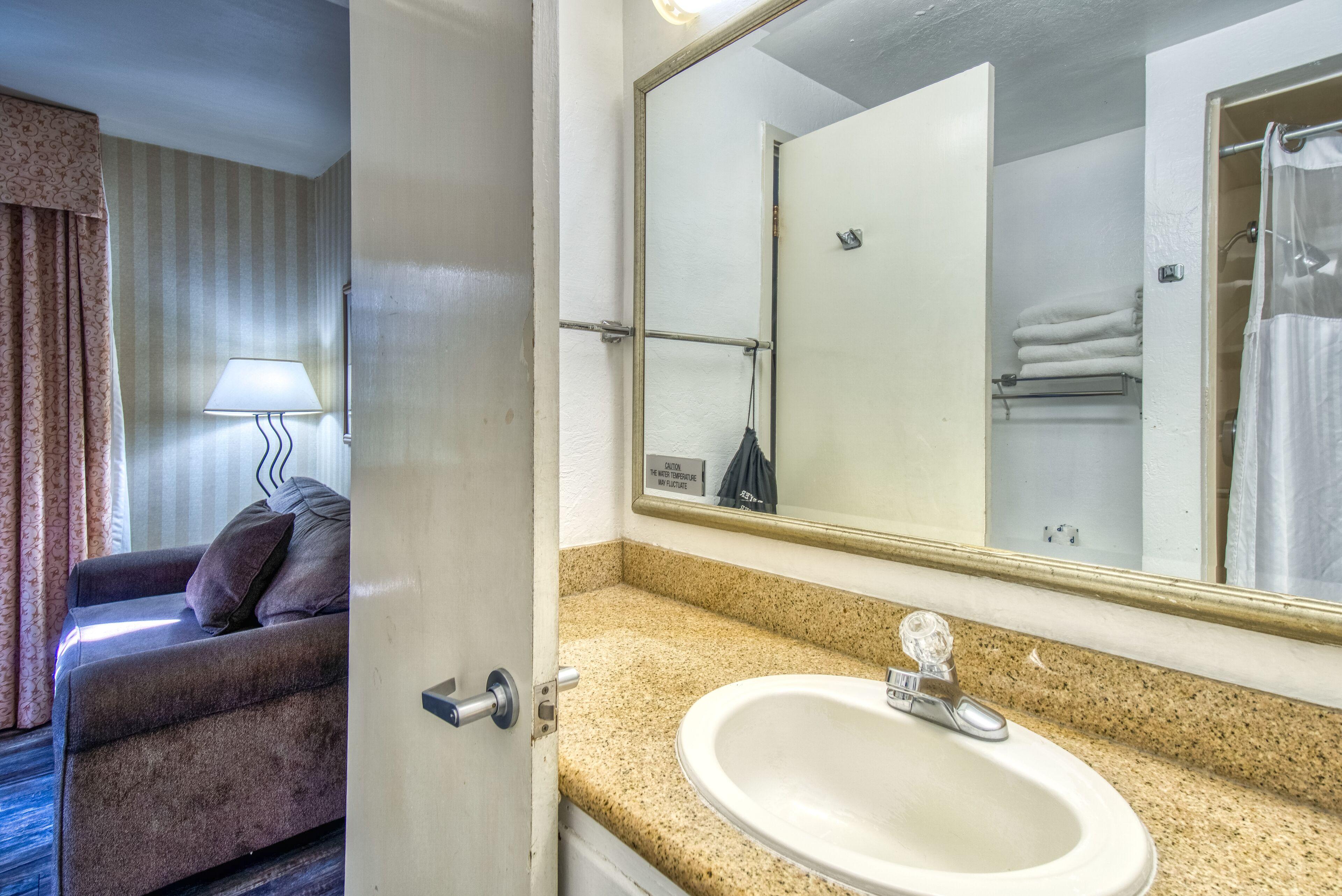 Junior Suite Balcony Partial Bay View