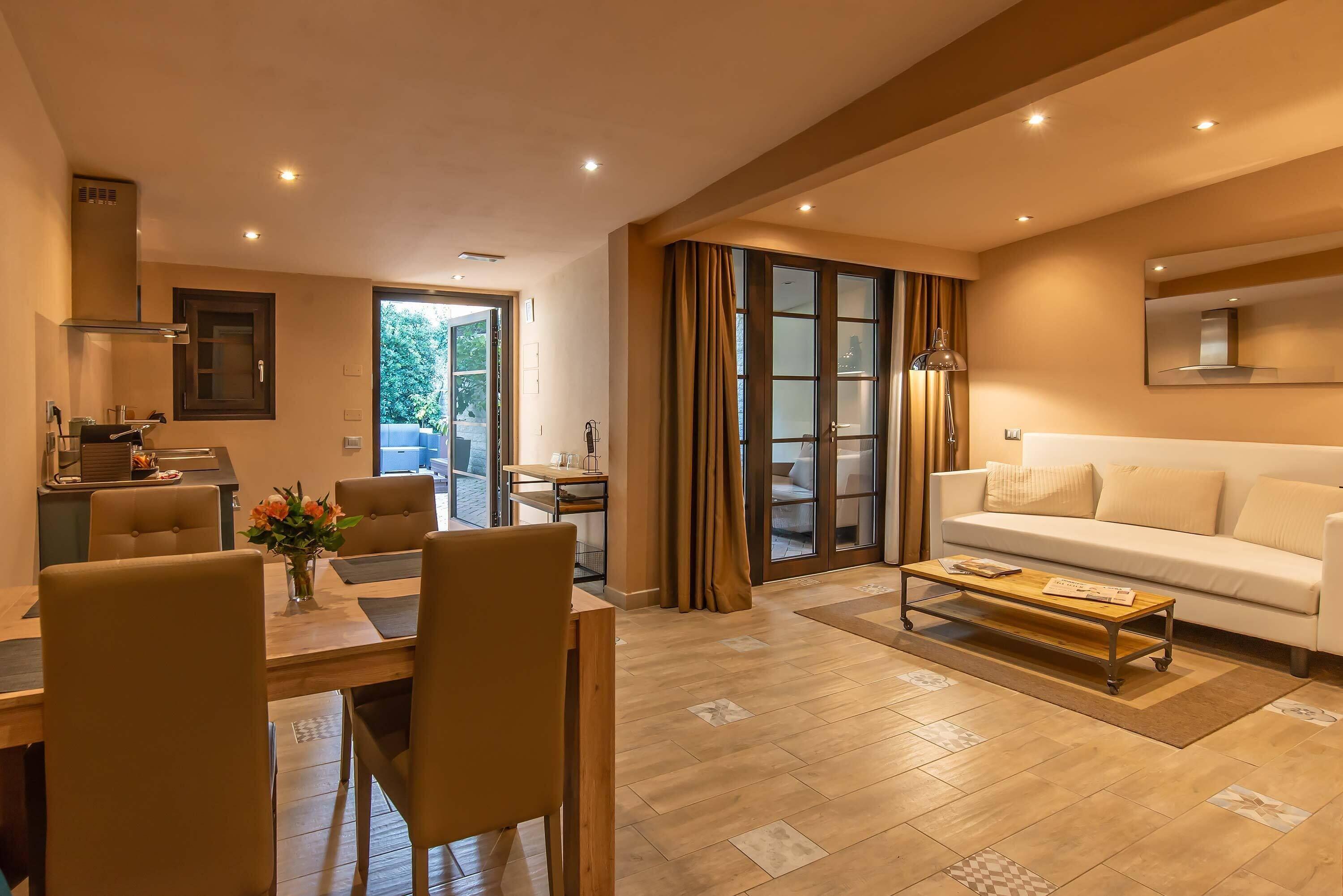 Deluxe Apartment