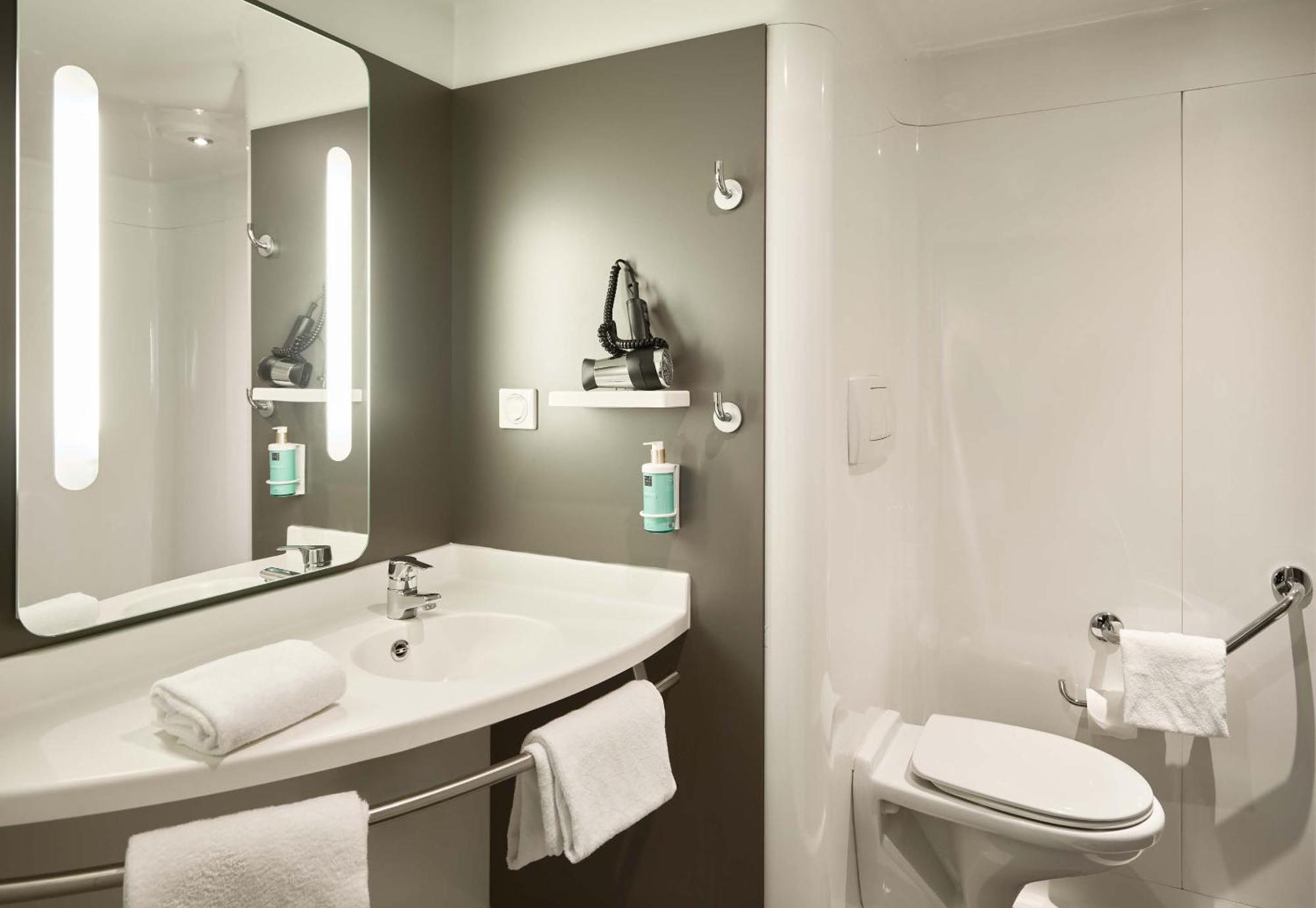 Twin Room,1545698281:JPEG