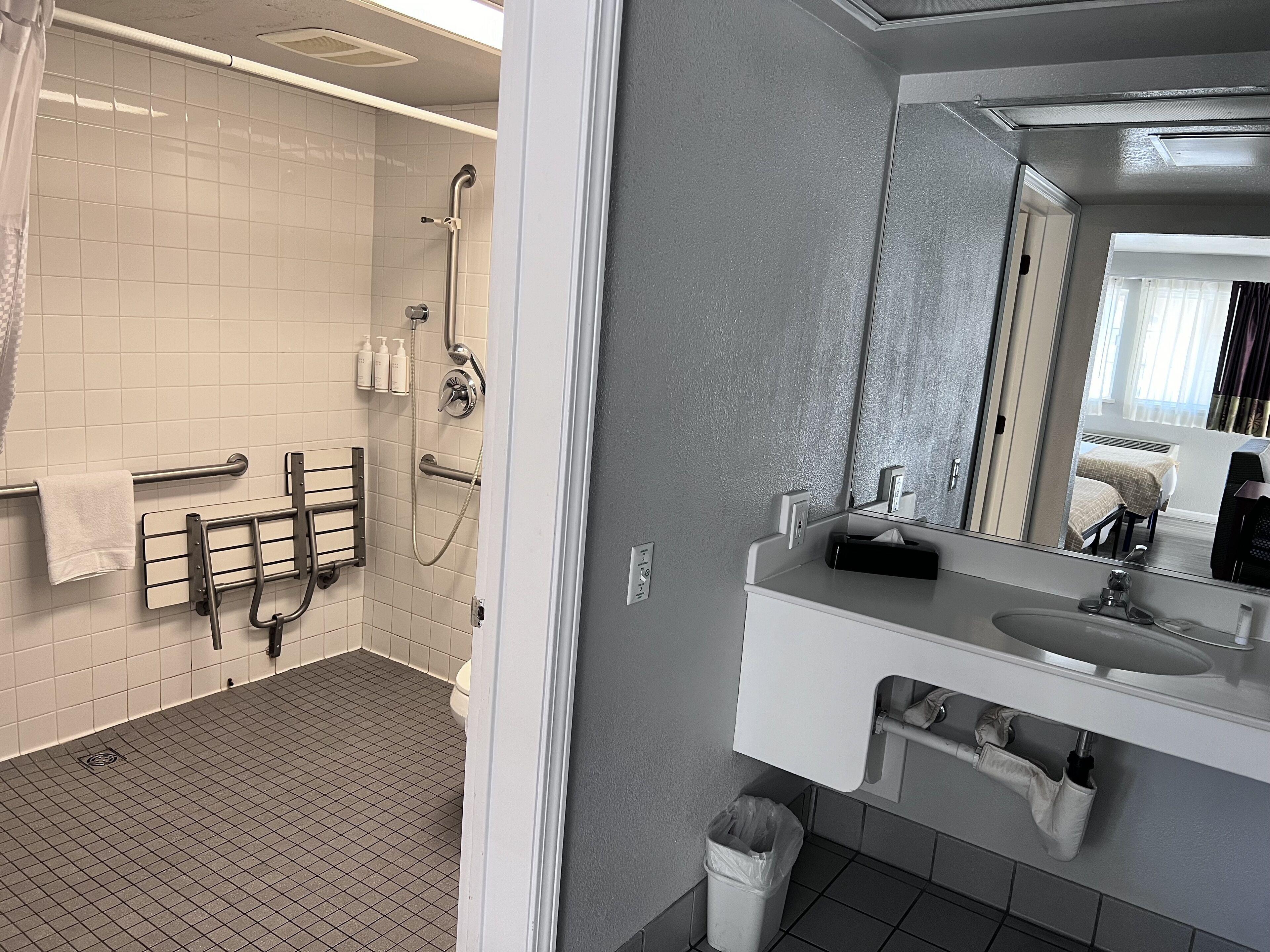 Queen Room Two Queen Beds Roll Shower Mobility Access or Non-Smoking,1710291102:JPEG