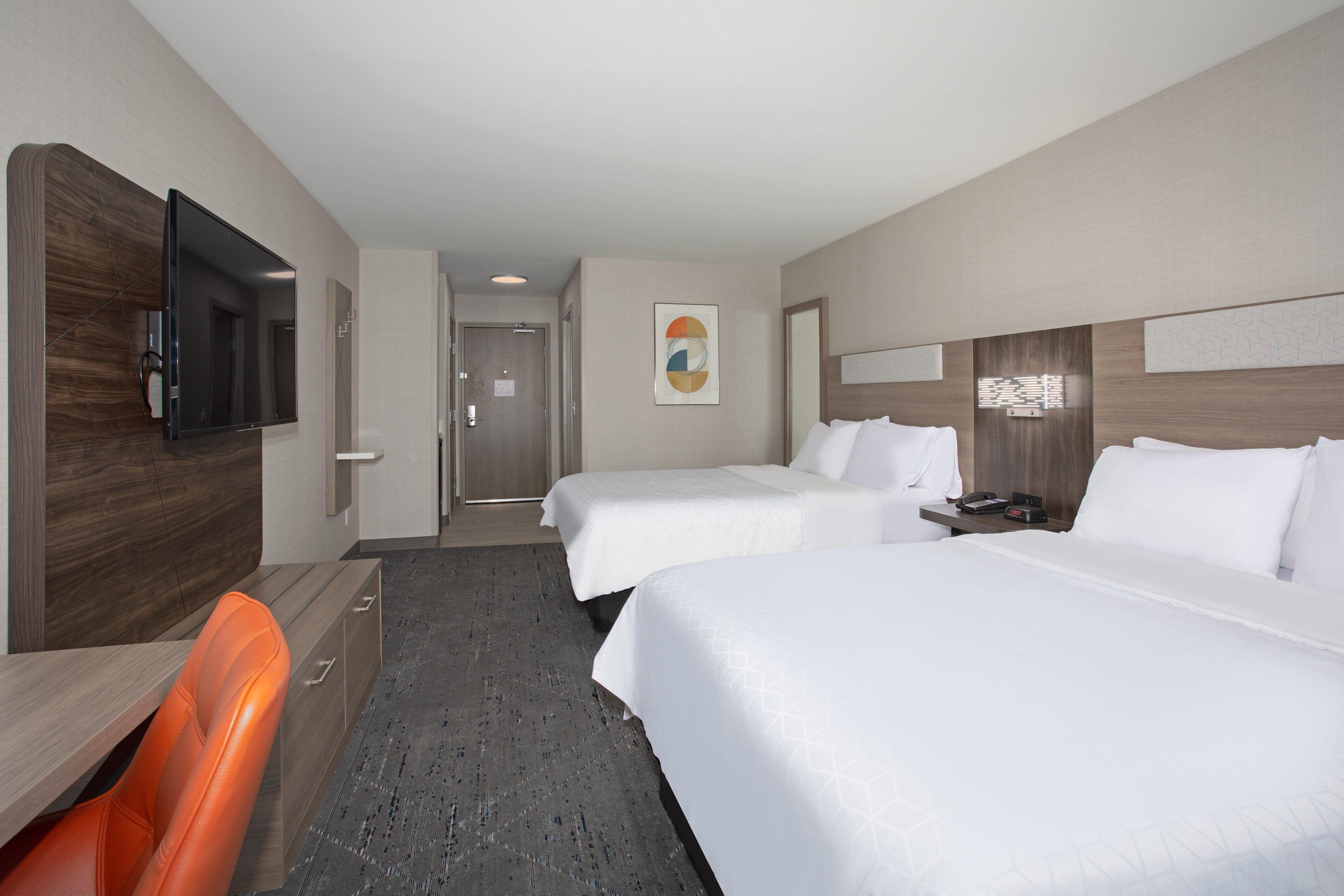 Queen Room Two Queen Beds Hearing Accessible or Non-Smoking
