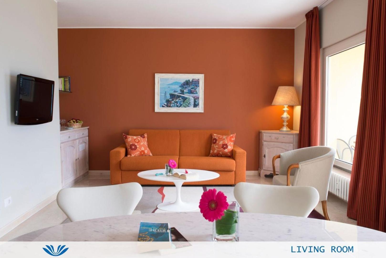 One-Bedroom Suite Lake View
