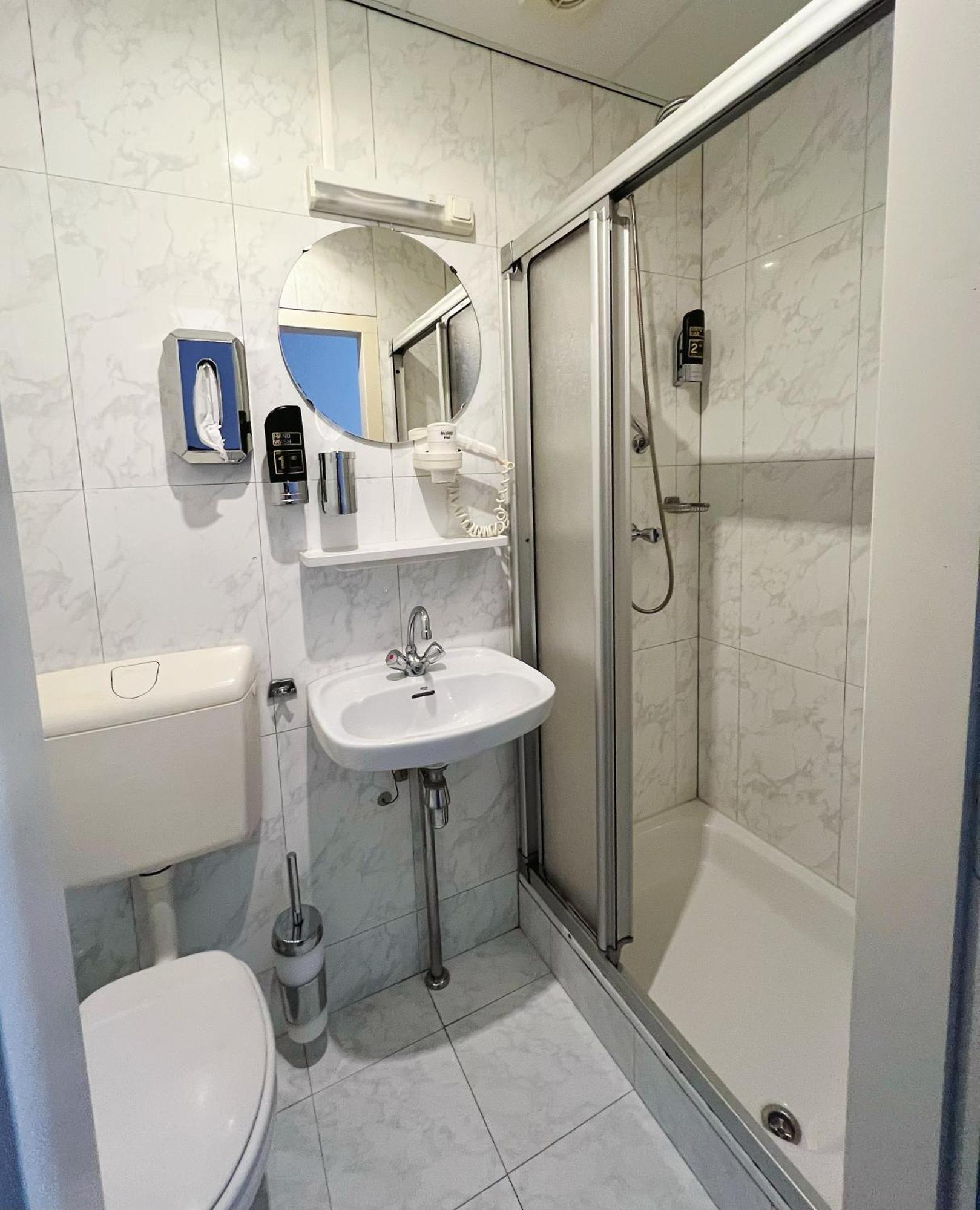 Small Double Room,1710580895:JPEG