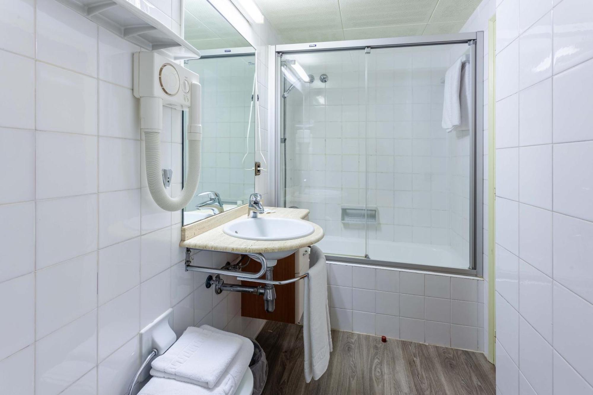 Standard Quadruple Room,1710583003:JPEG