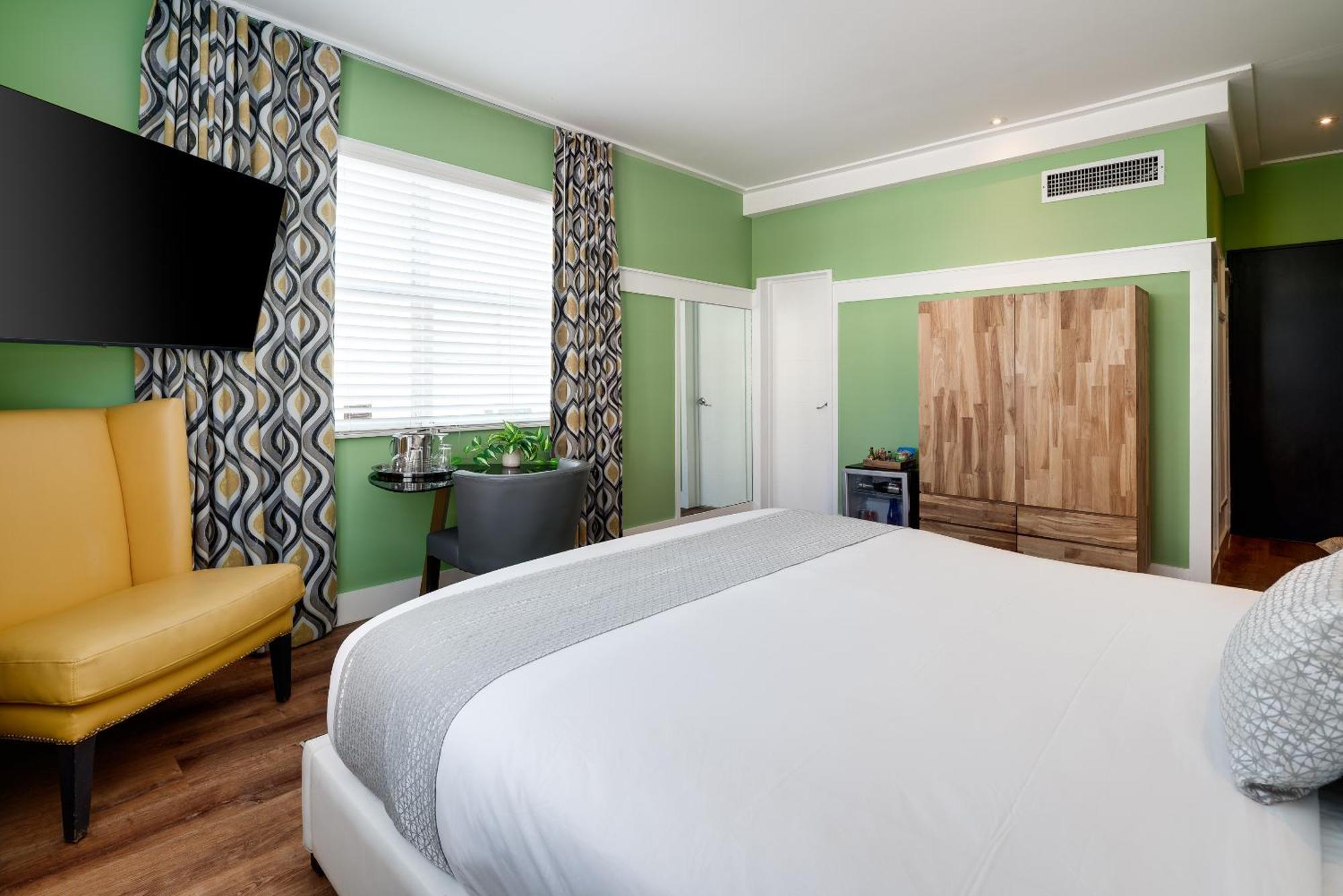 King Bedroom City View