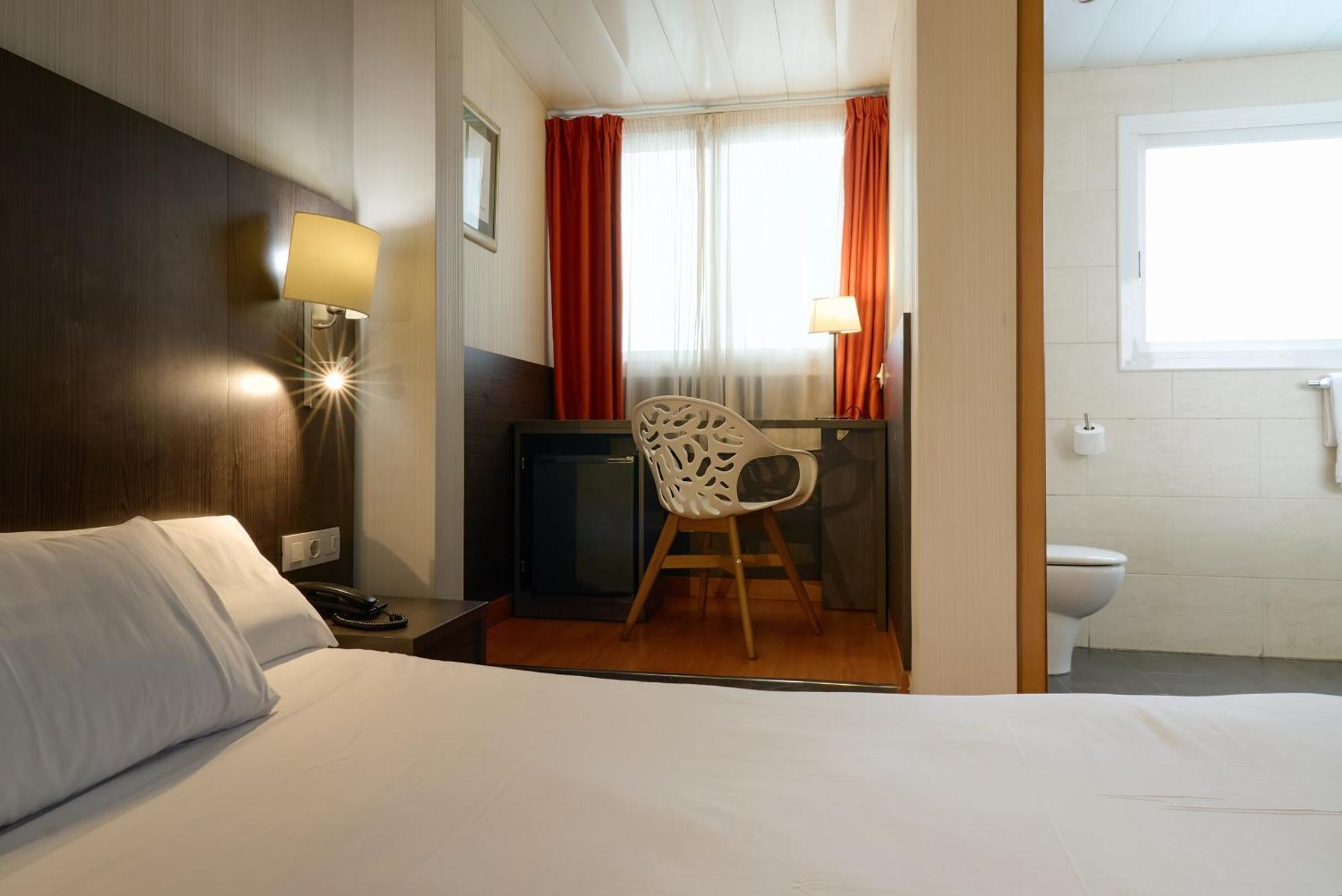 Double Room No View