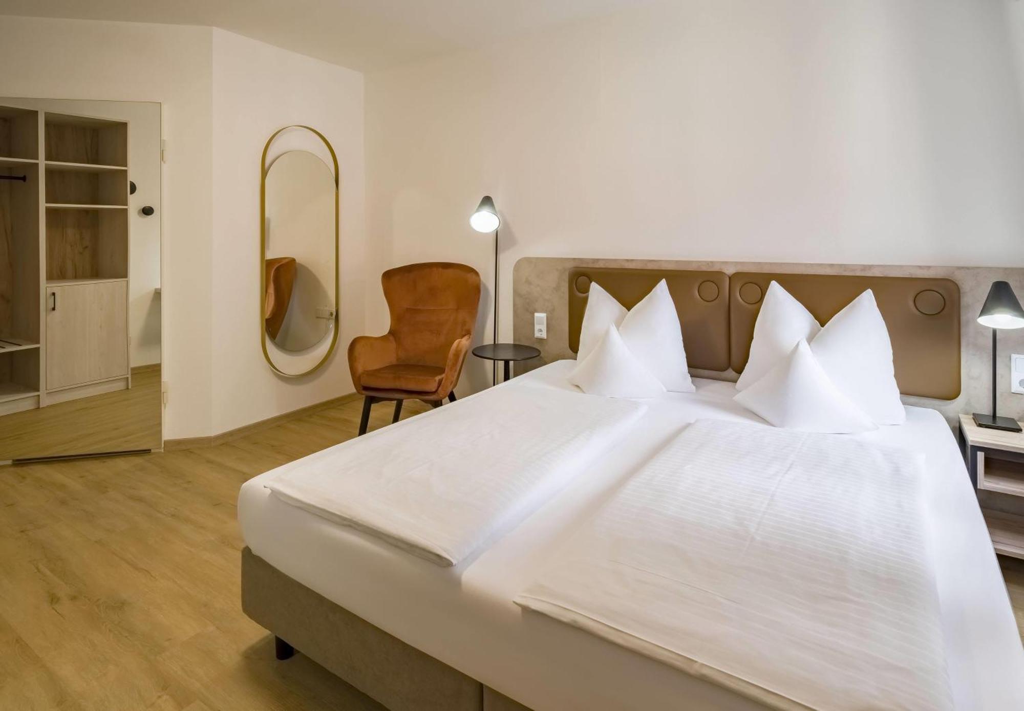 Standard Queen Room