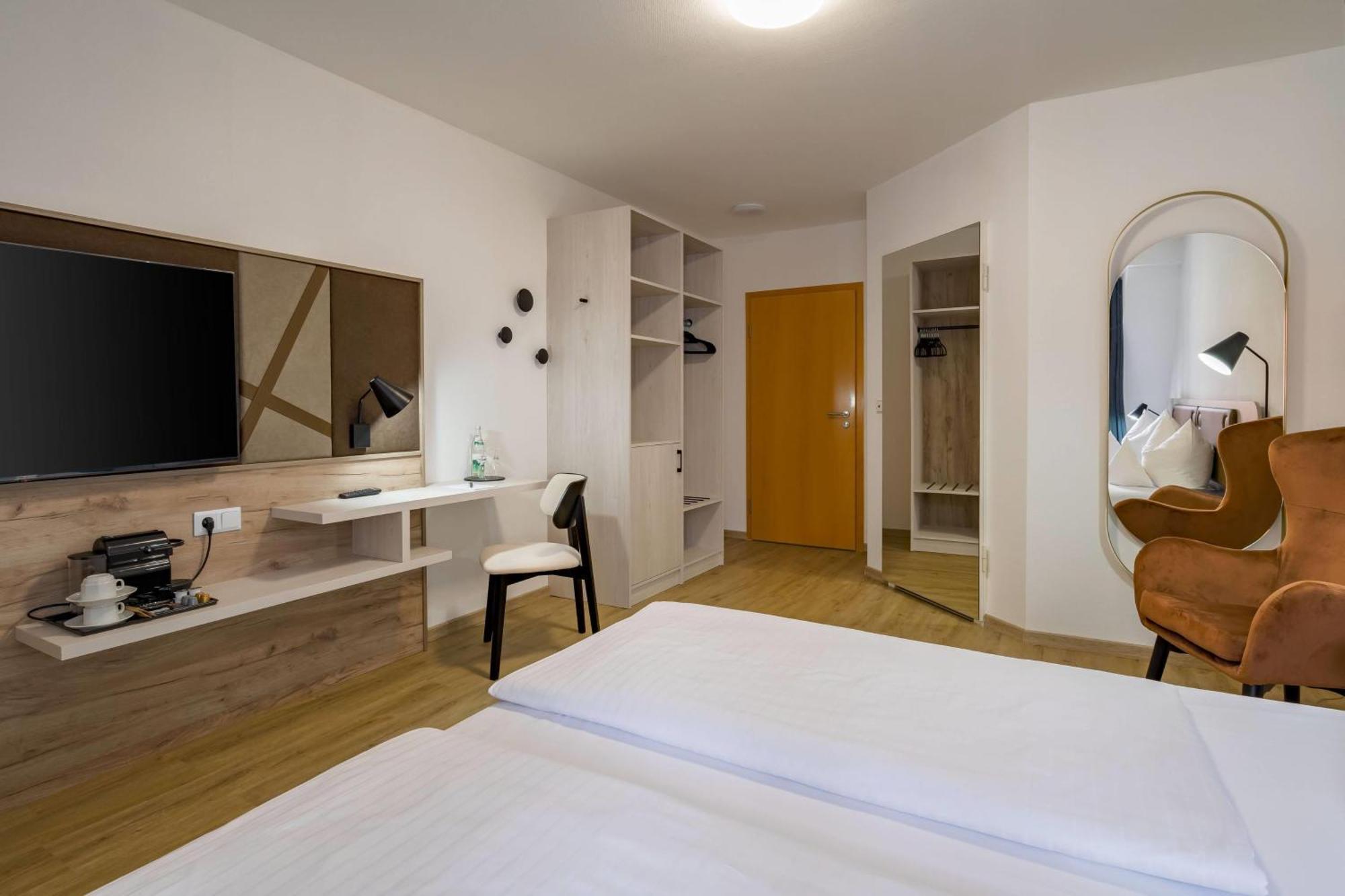 Standard Queen Room