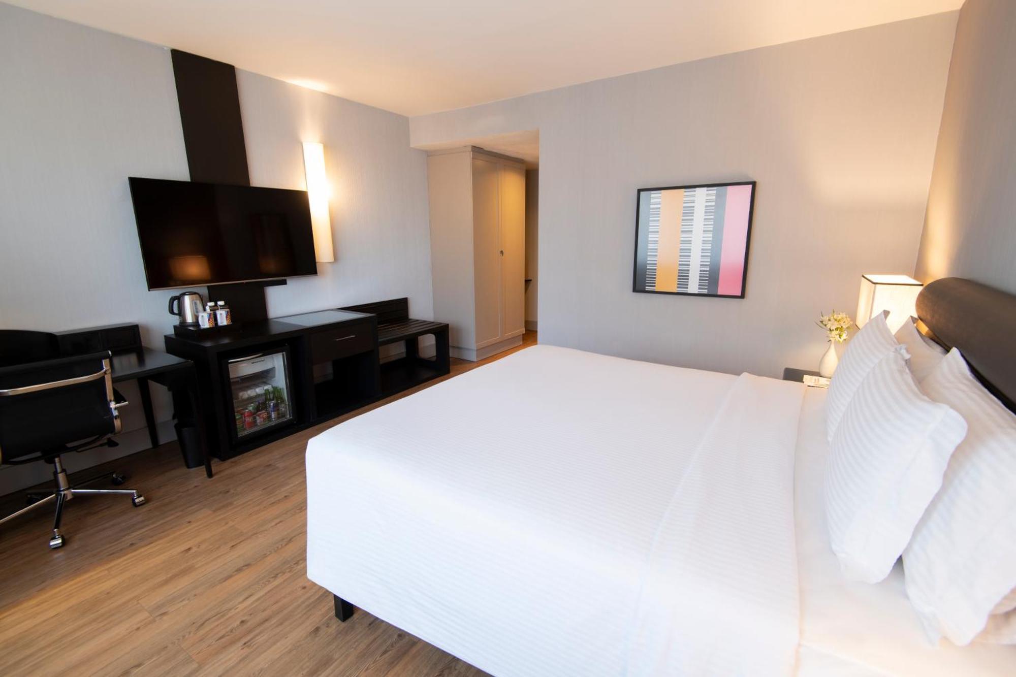 Deluxe Queen Room