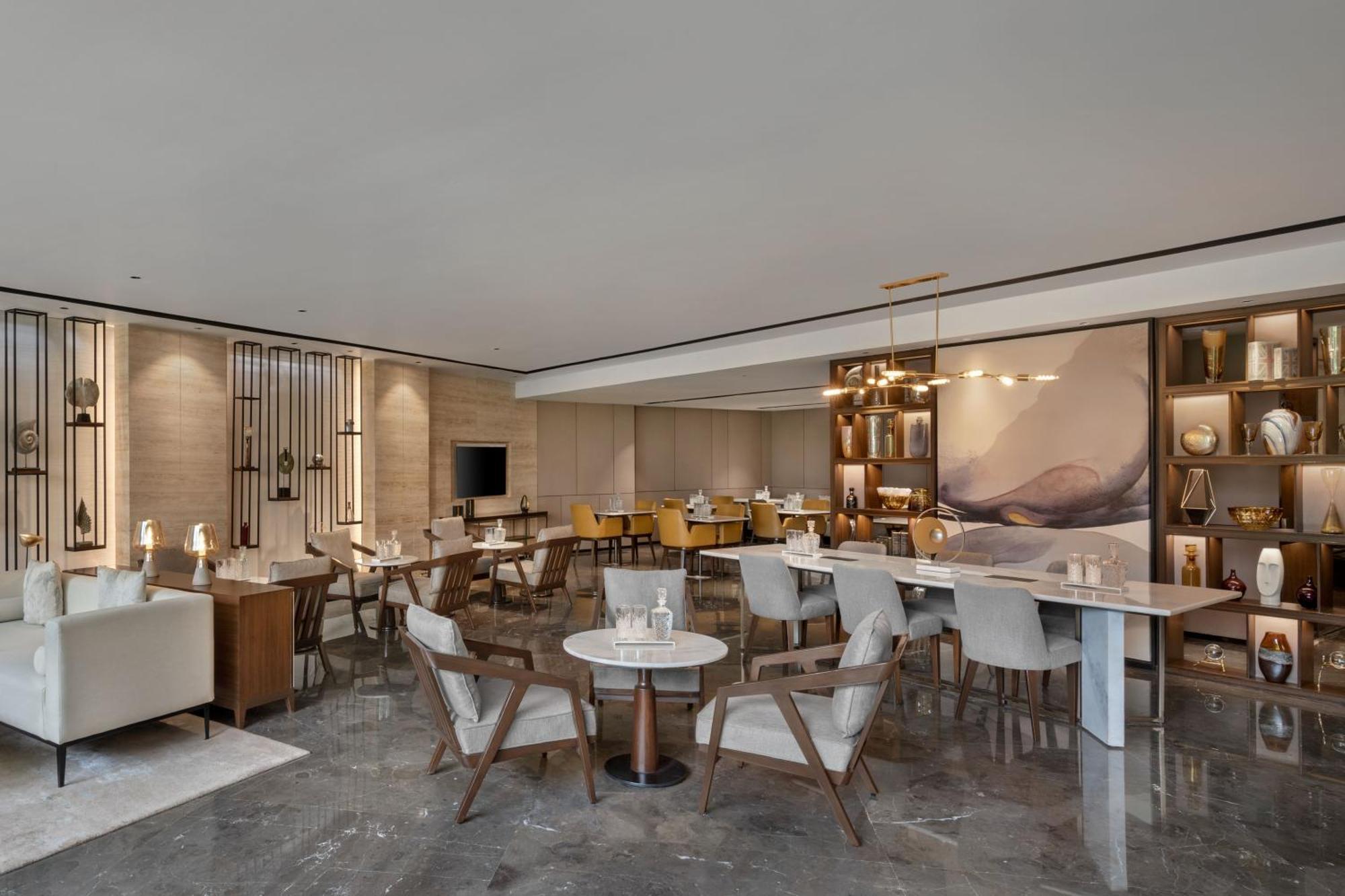 Executive King Room Executive Lounge Access on Spa on Laundry