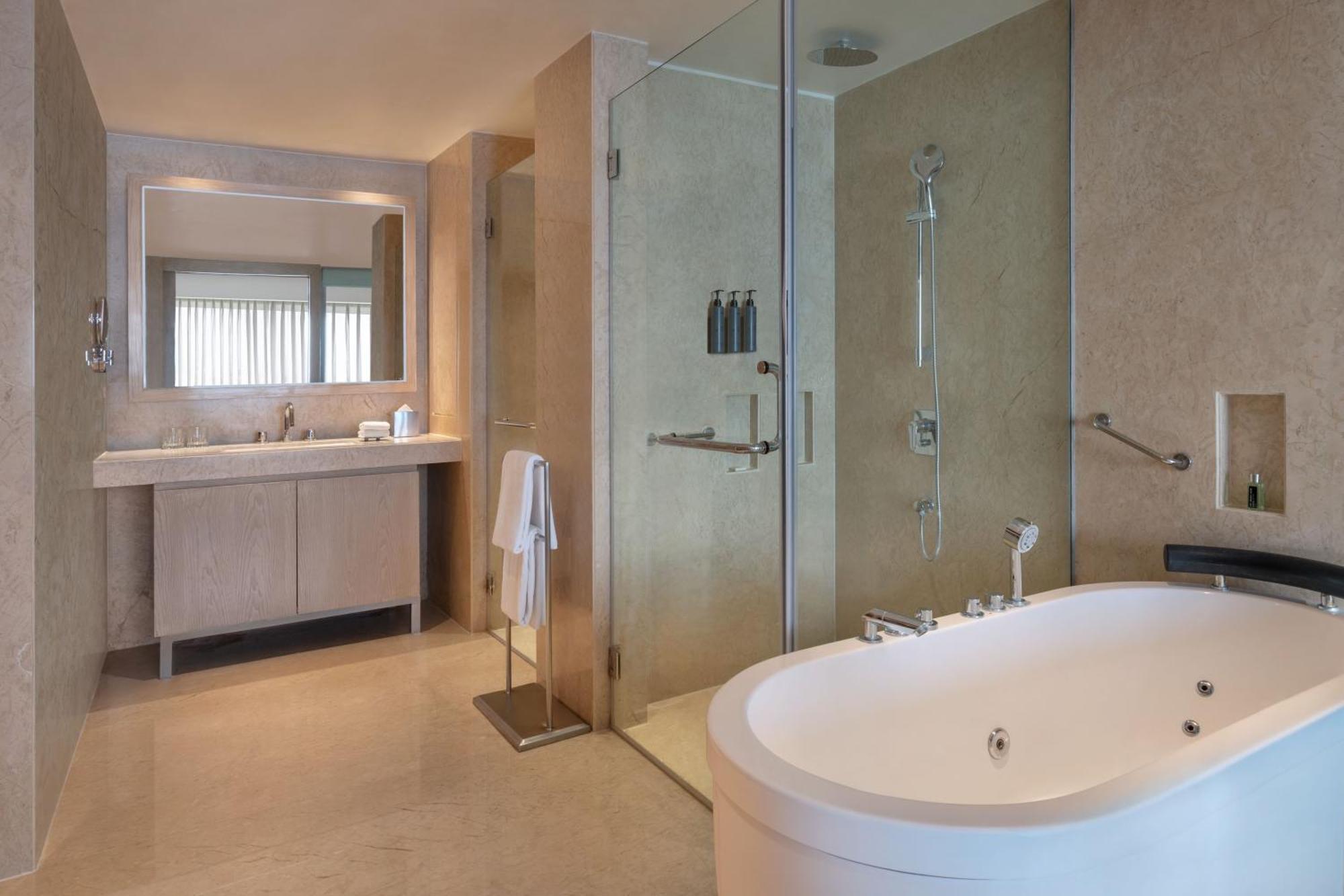 Junior Suite Executive Lounge access 1 Bedroom Suite on Spa on Laundry,1710597876:JPEG