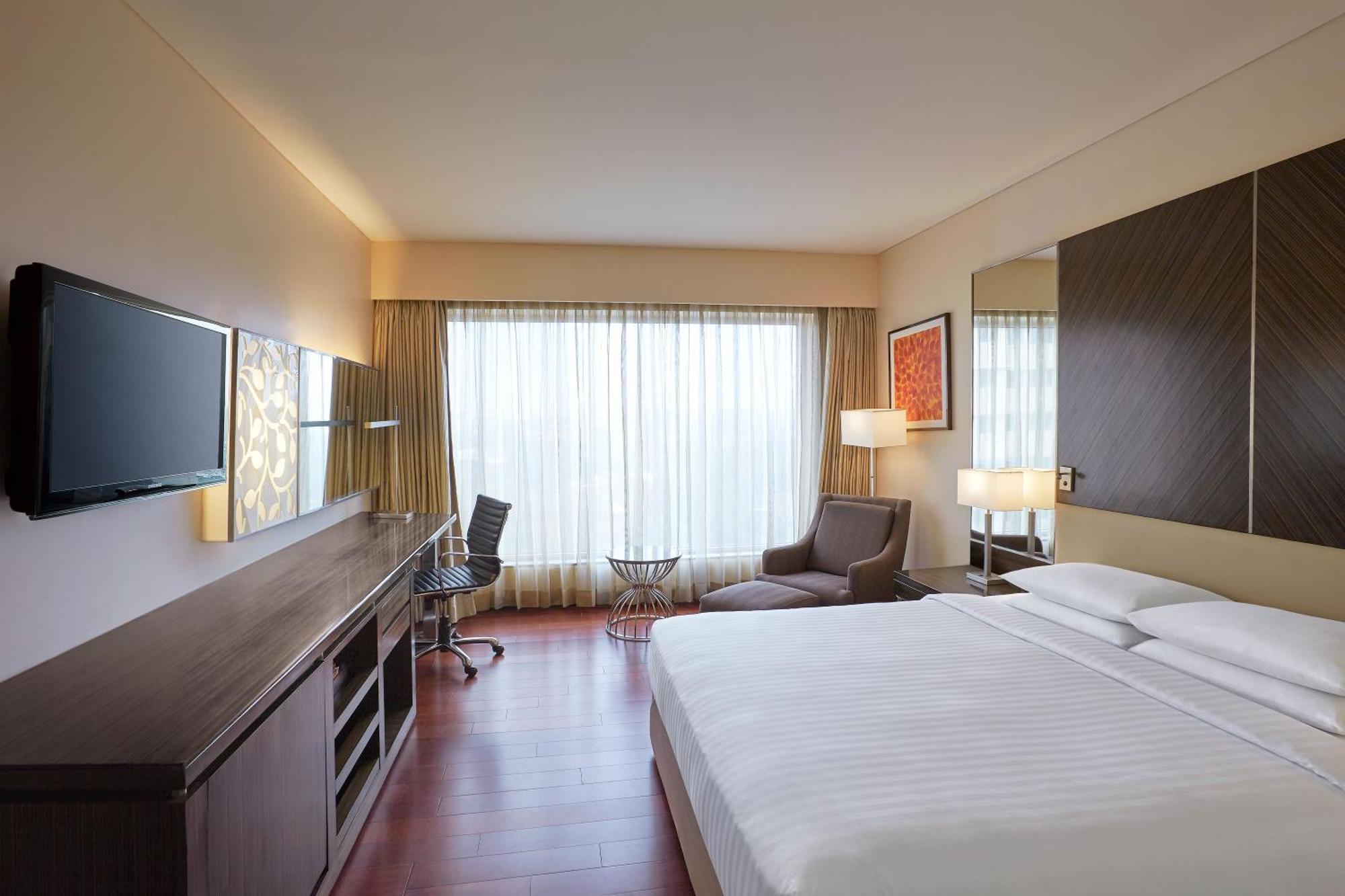 Deluxe King Room City View on Spa on Laundry
