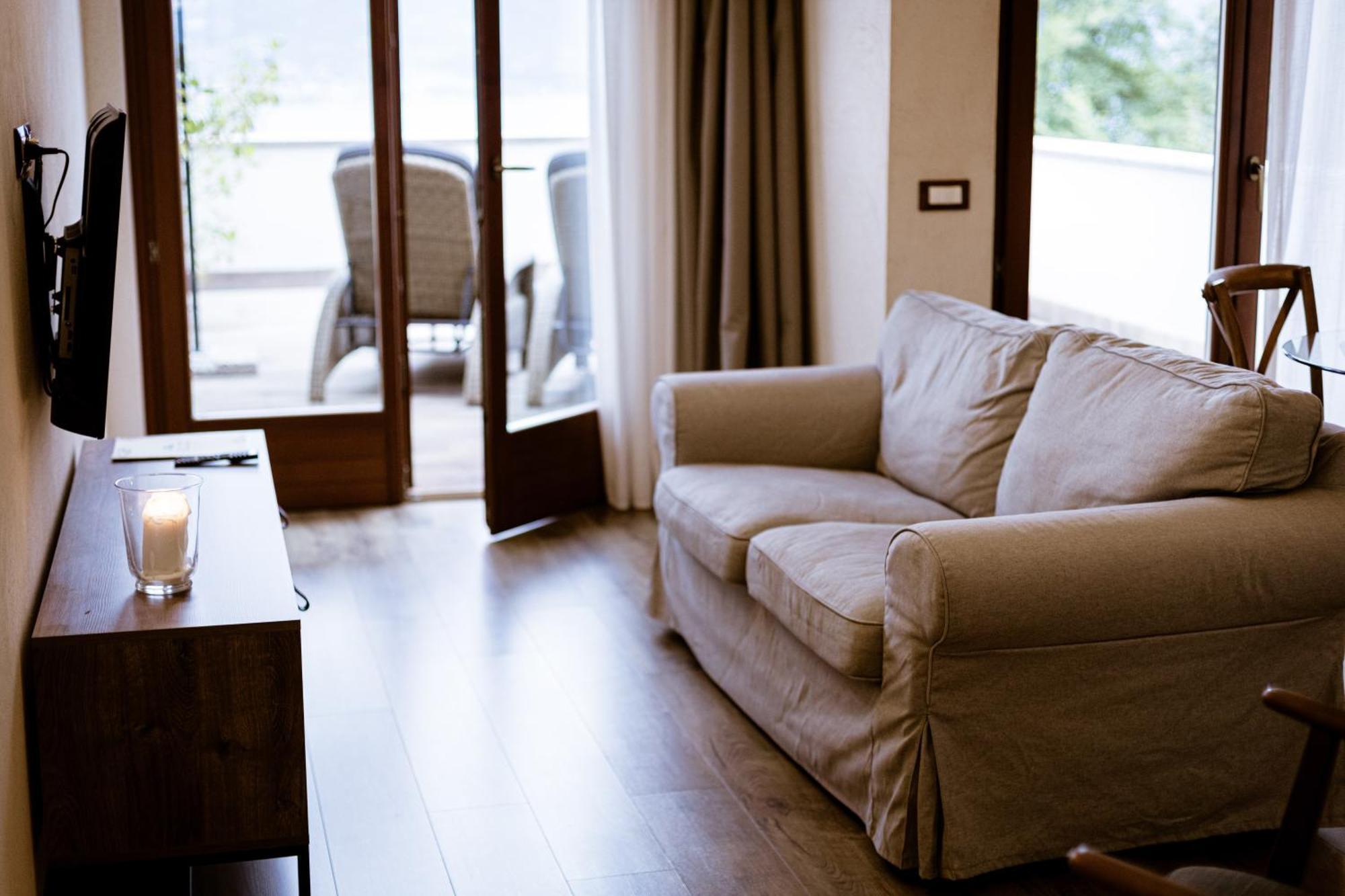 Two-Bedroom Apartment Terrace Lake View