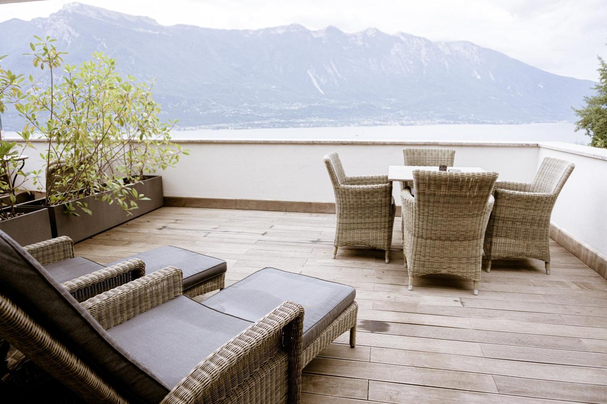 Two-Bedroom Apartment Terrace Lake View