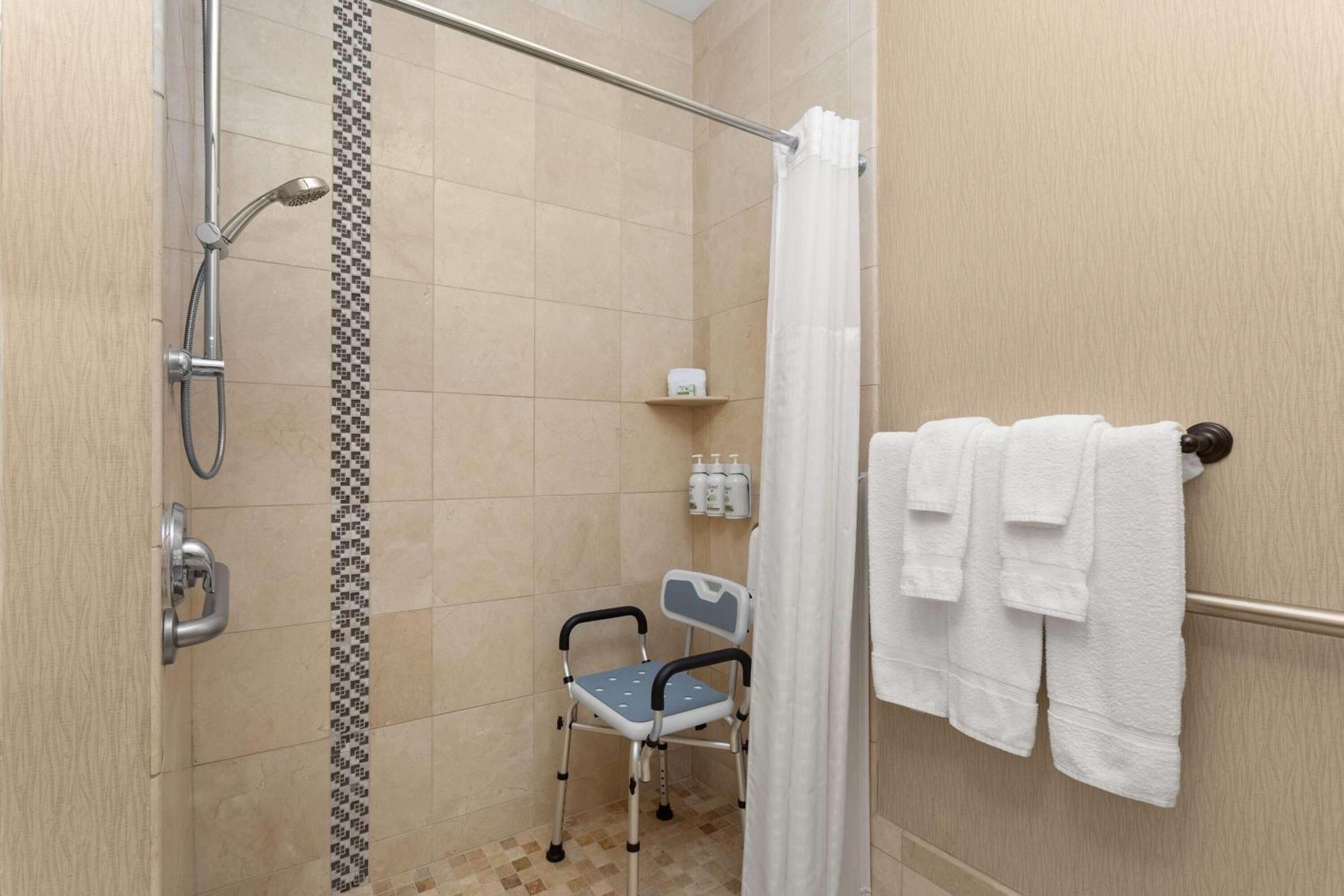 Queen Room Two Queen Beds Roll Shower Mobility or Hearing Accessible Non-Smoking,1710607210:JPEG
