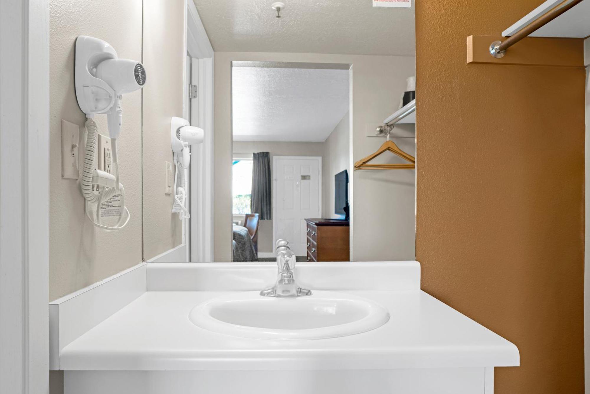 2 Queen Beds Pet Friendly