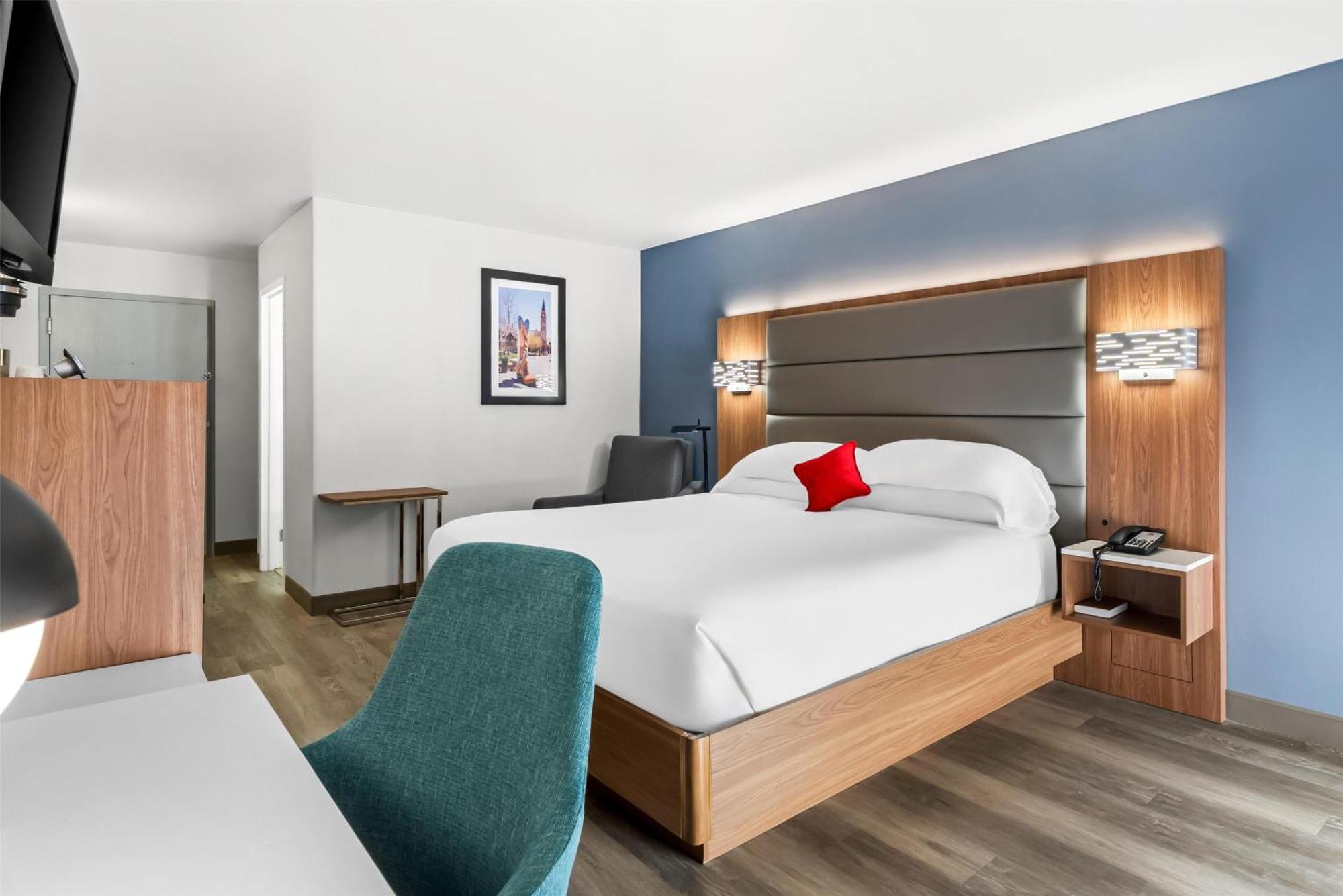 Deluxe One King Bed