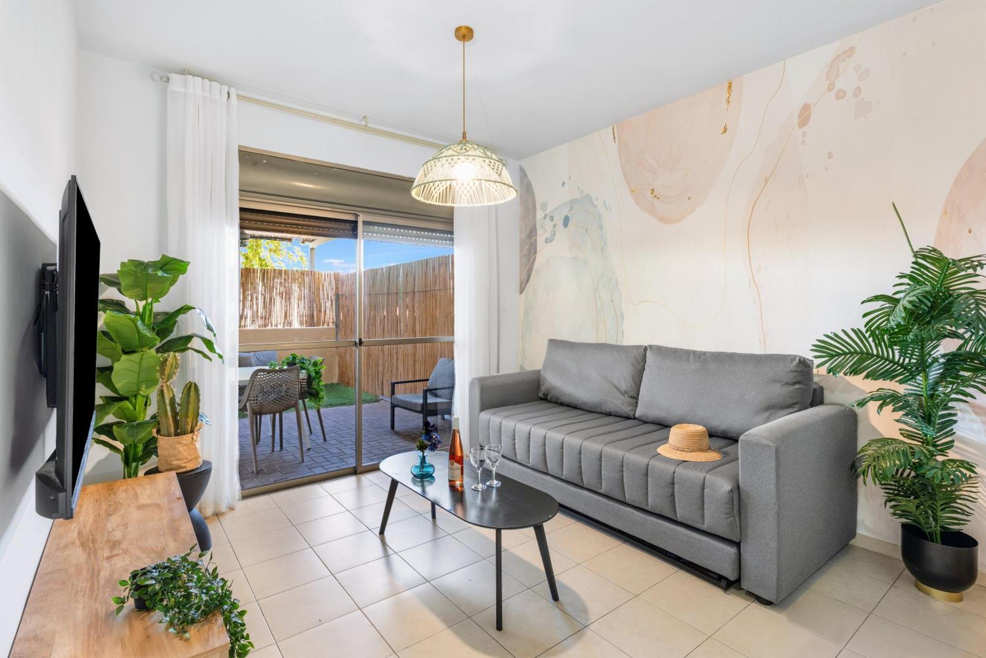 Family Garden Apartment