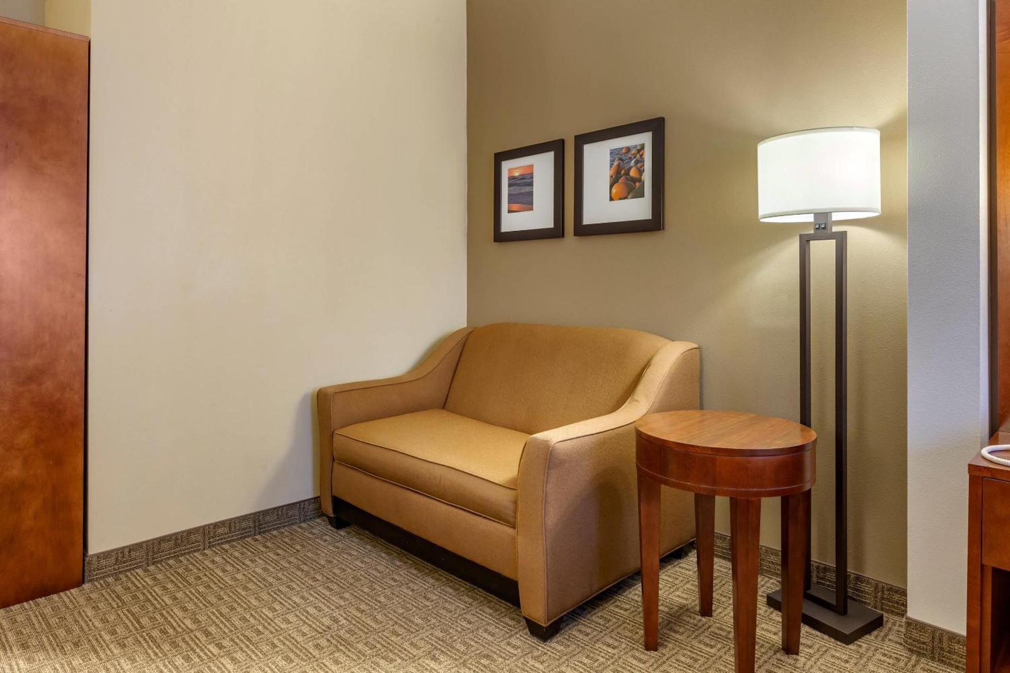 King Suite - Accessible/Non-Smoking