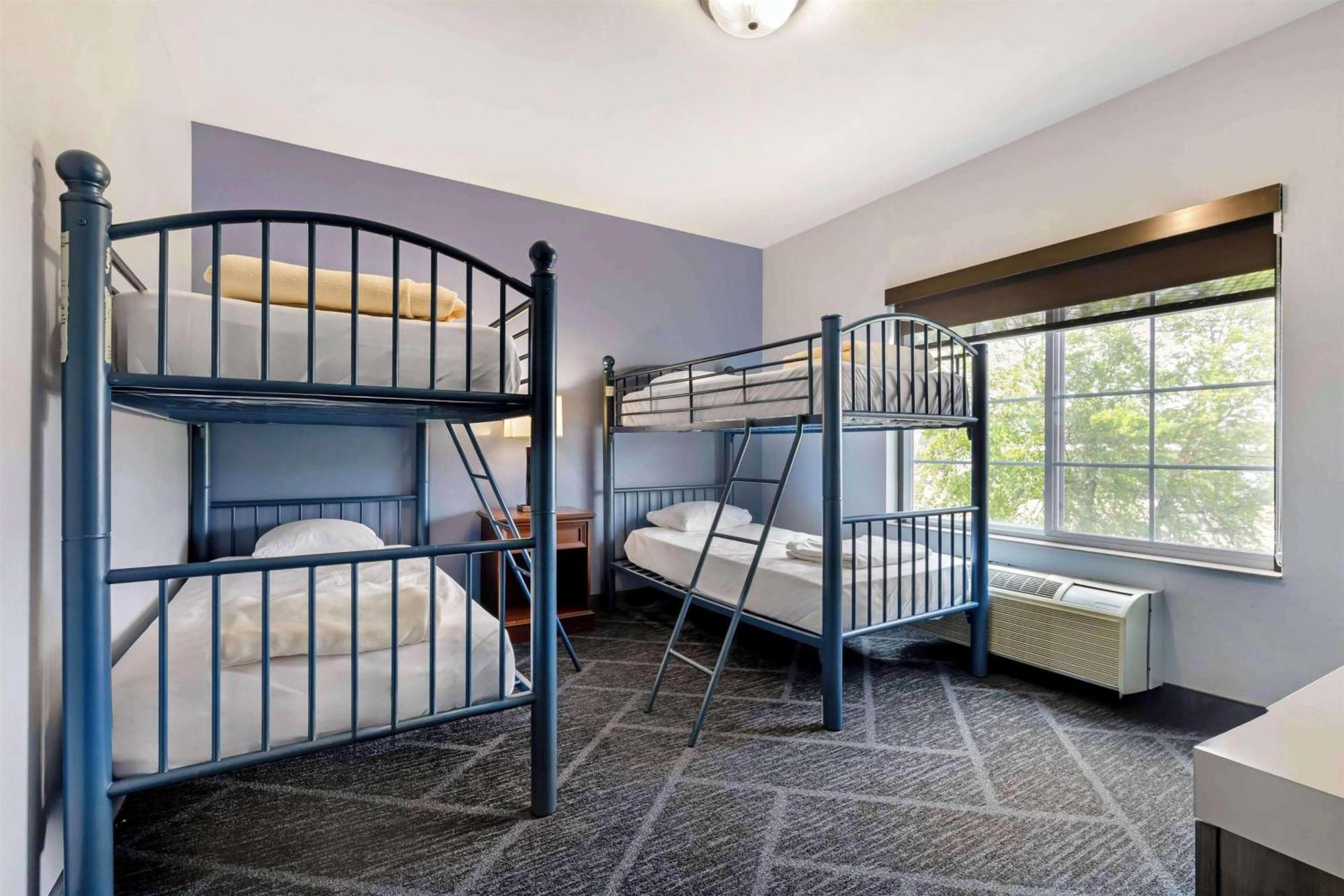 Family Suite One King Bed Two Twin Bunk Beds Non-Smoking,1710623978:JPEG