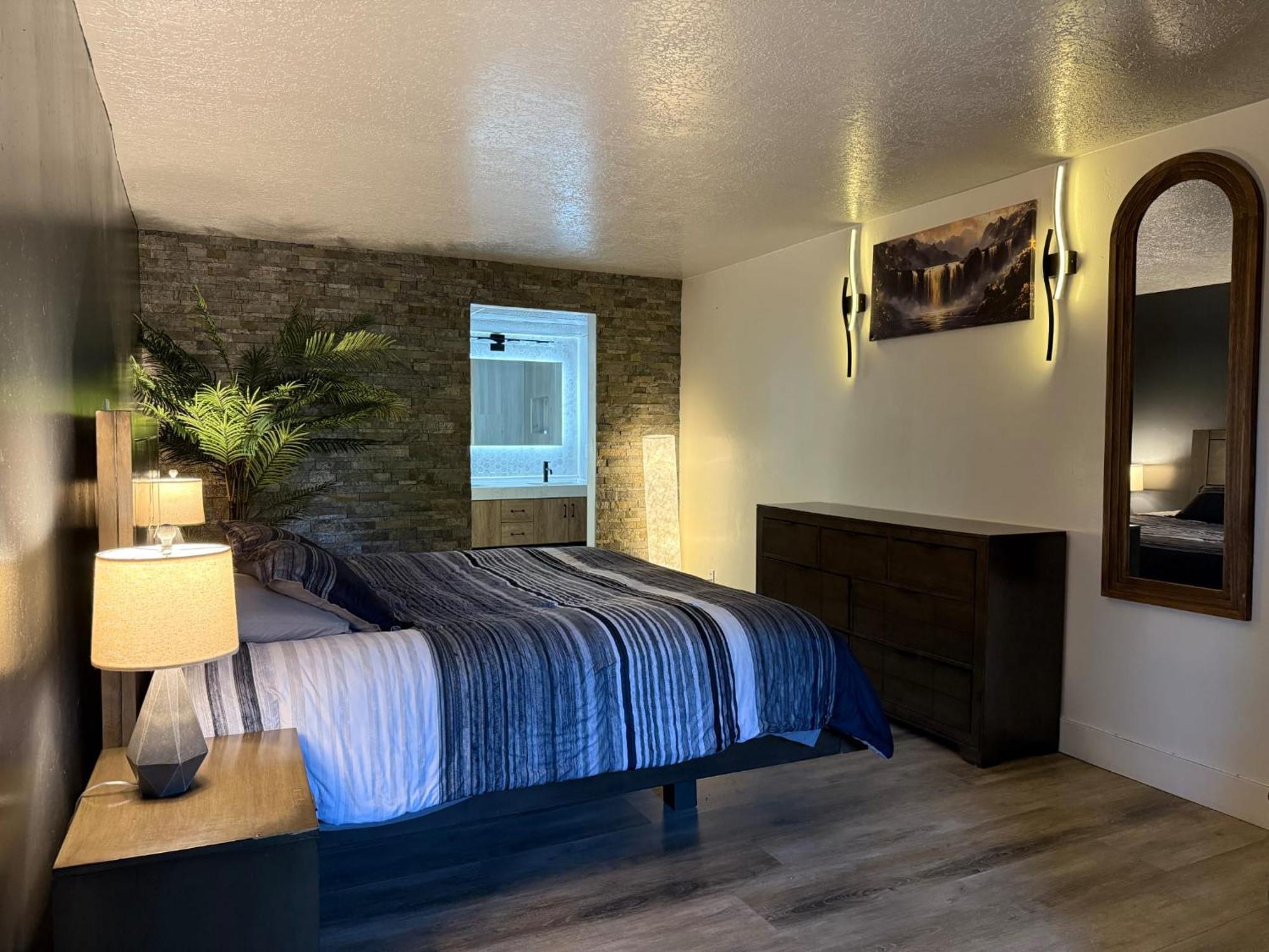 Deluxe King Suite,1710626200:JPEG