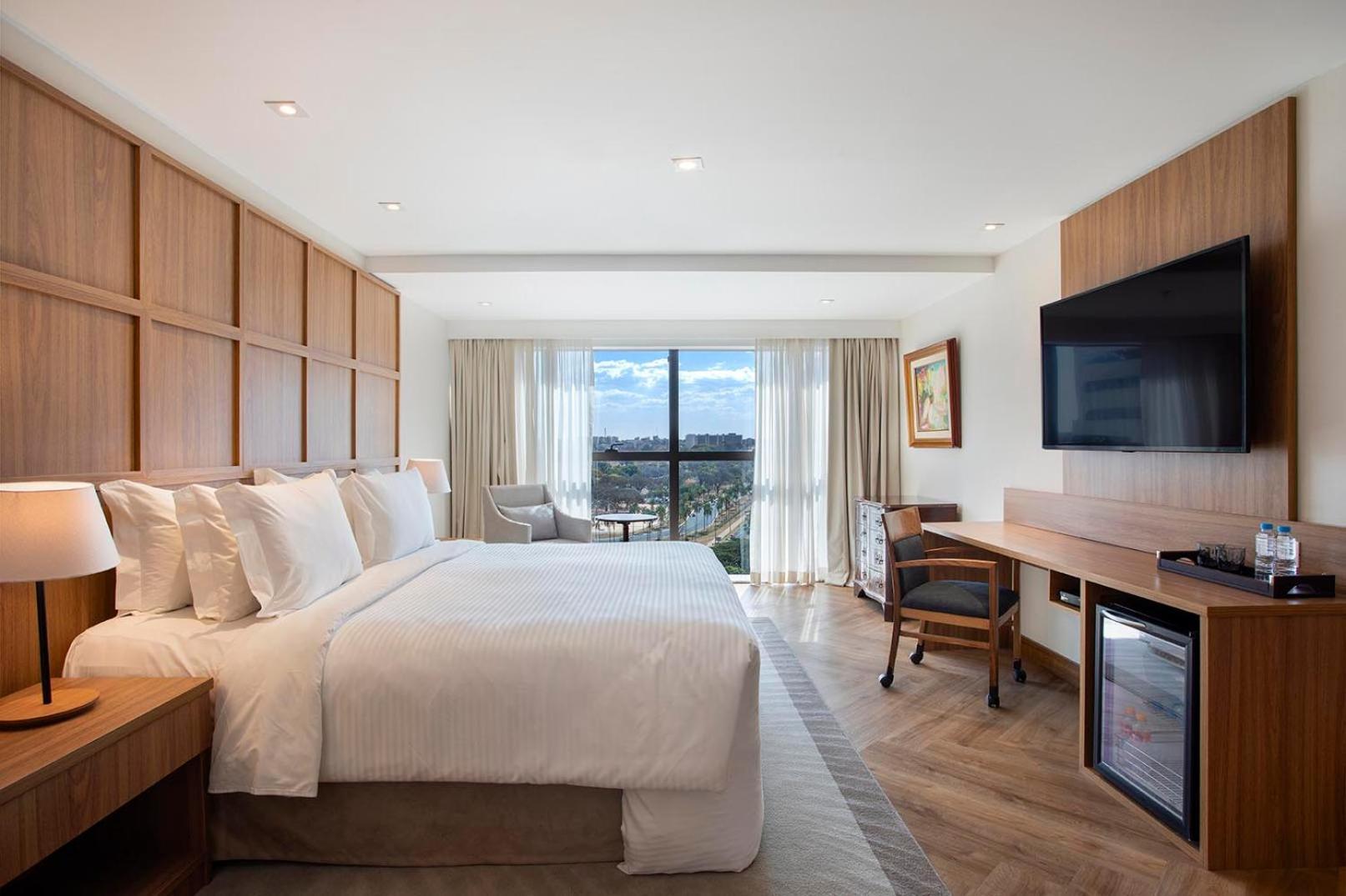 Executive Suite,1710632013:JPEG