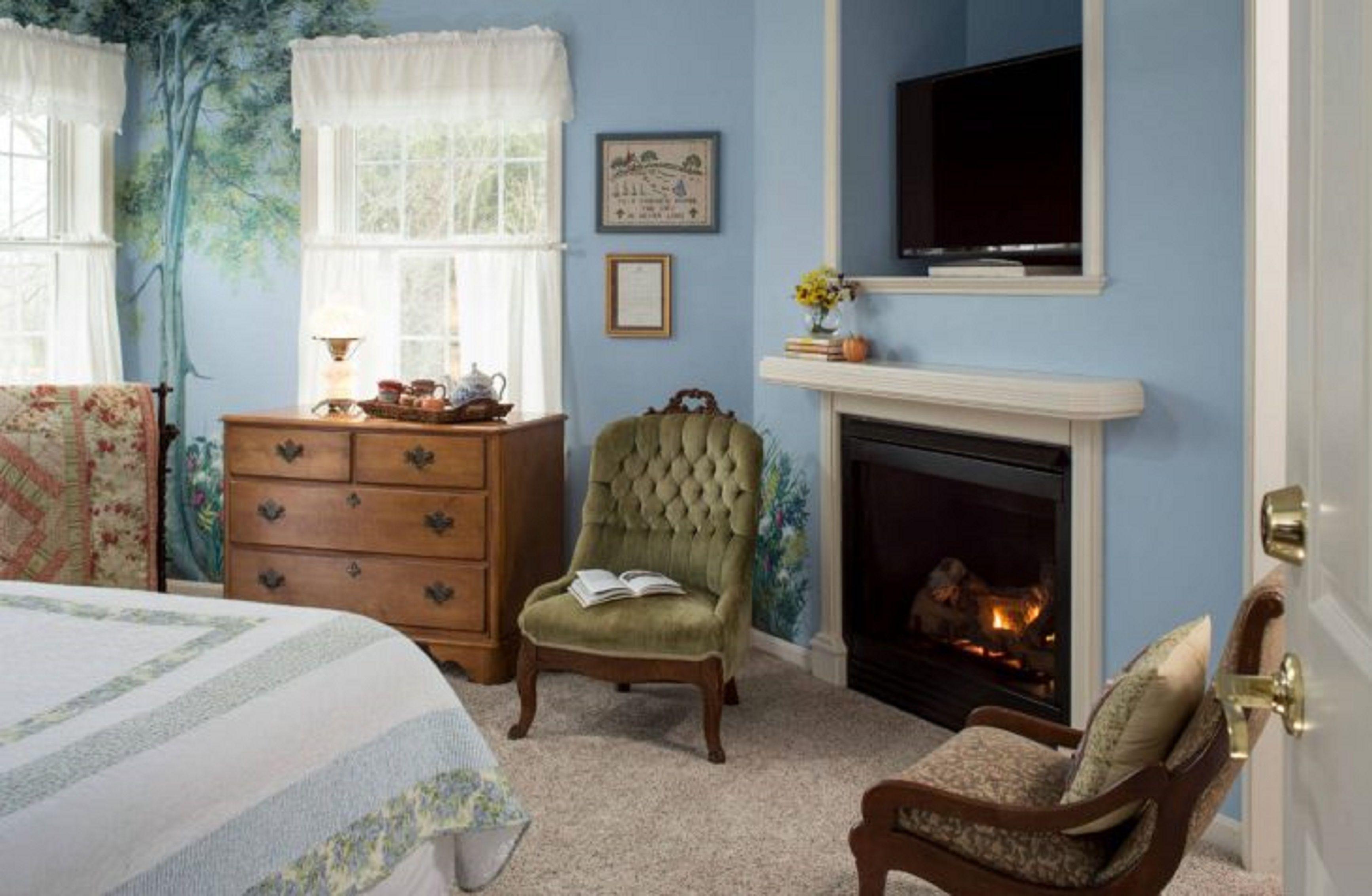 Deluxe King Room Fireplace