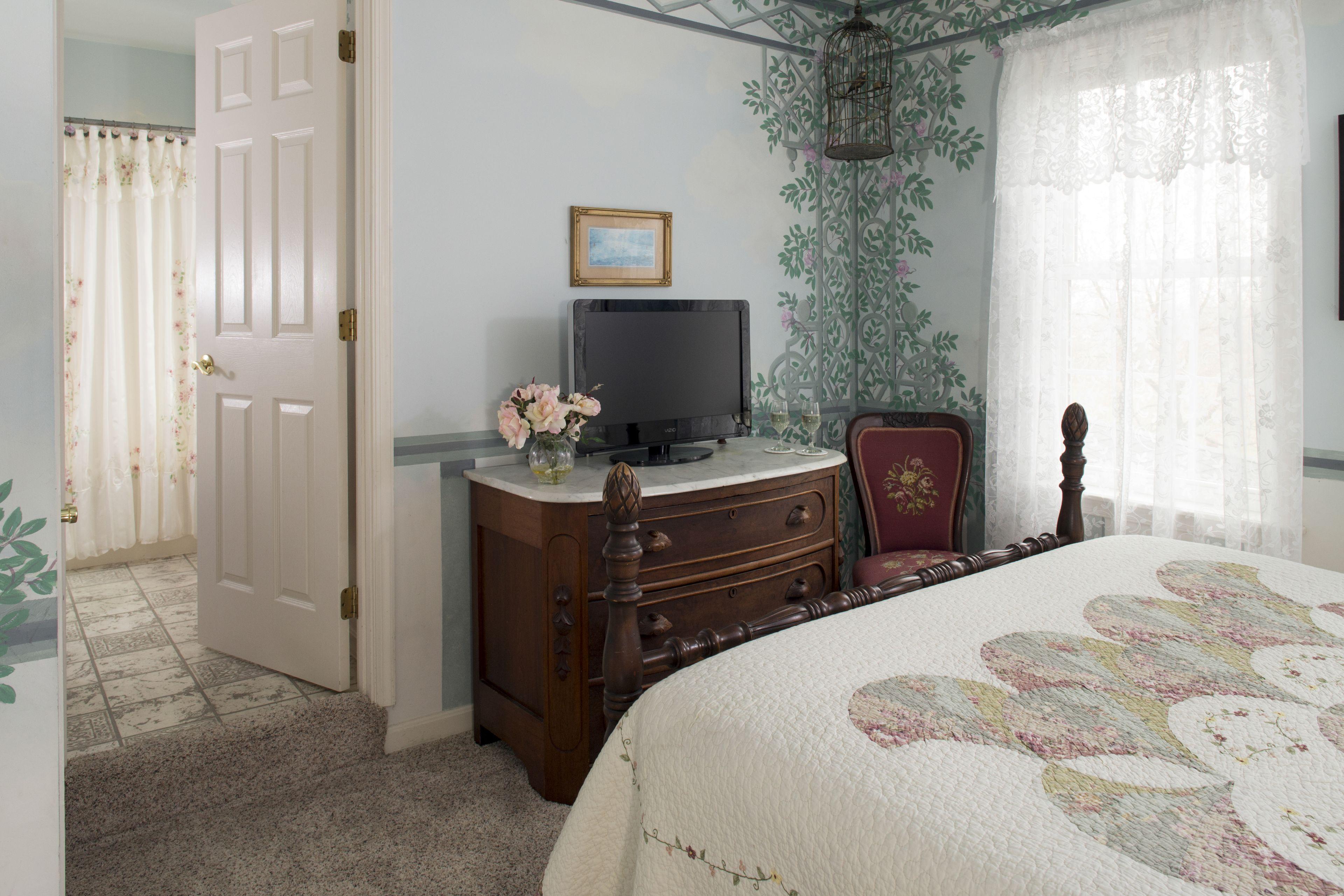 Queen Room,402863160:JPEG