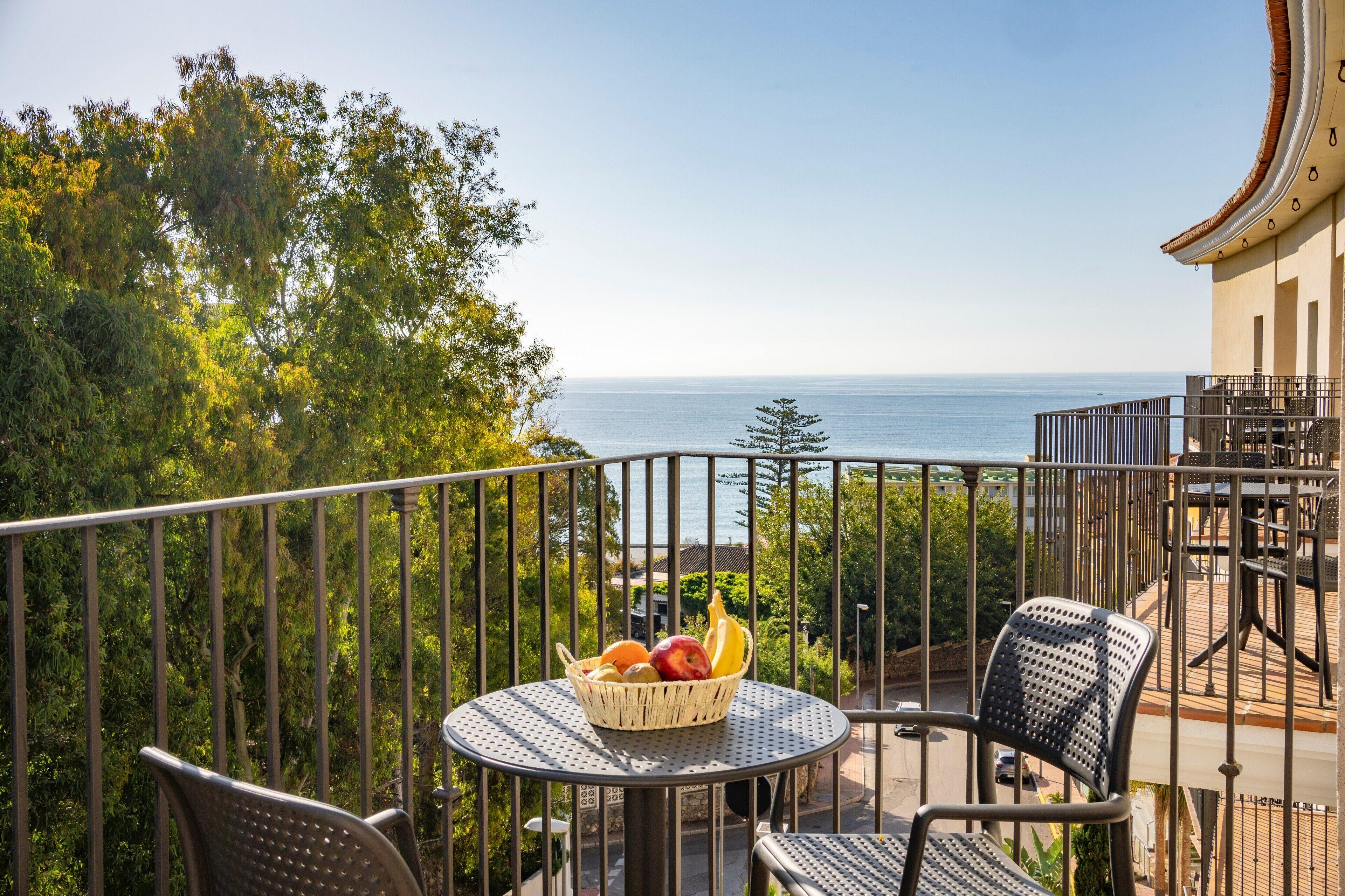 One-Bedroom Apartment Side Sea View