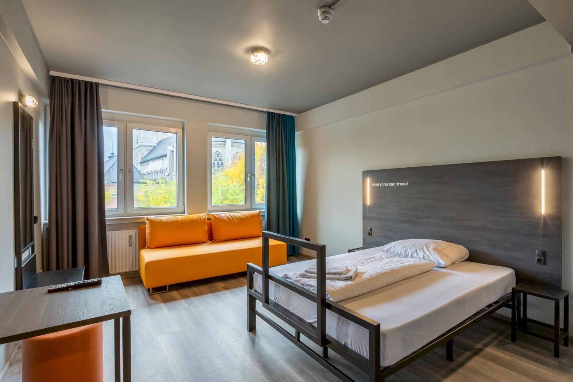 Single Room,388772756:JPEG